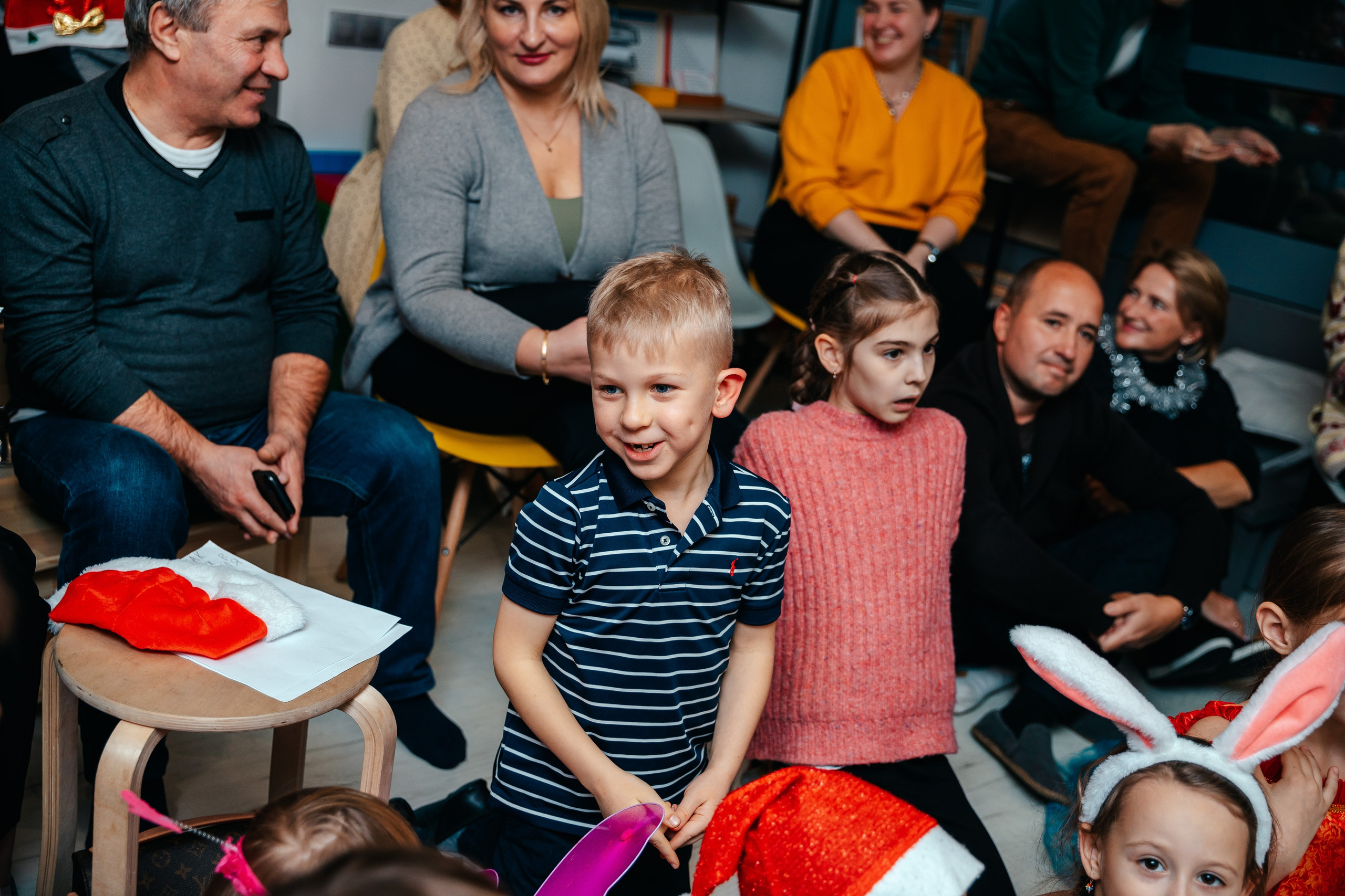 Новогодний утренник в Монтессори-школе. Семейный lifestyle фотограф в Санкт-Петербурге Людмила Пахомова