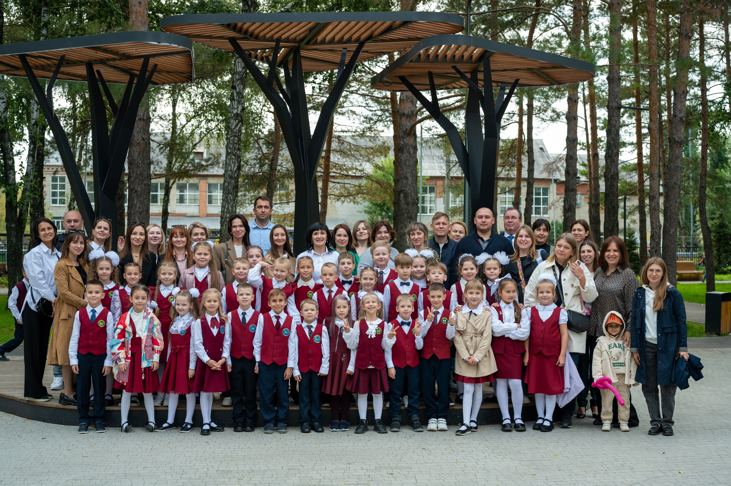 1 сентября 16 гимназия 2 класс (линейка + в классе+ на улице). Фотограф новорожденных, семейный детский в Тюмени Татьяна Морозова