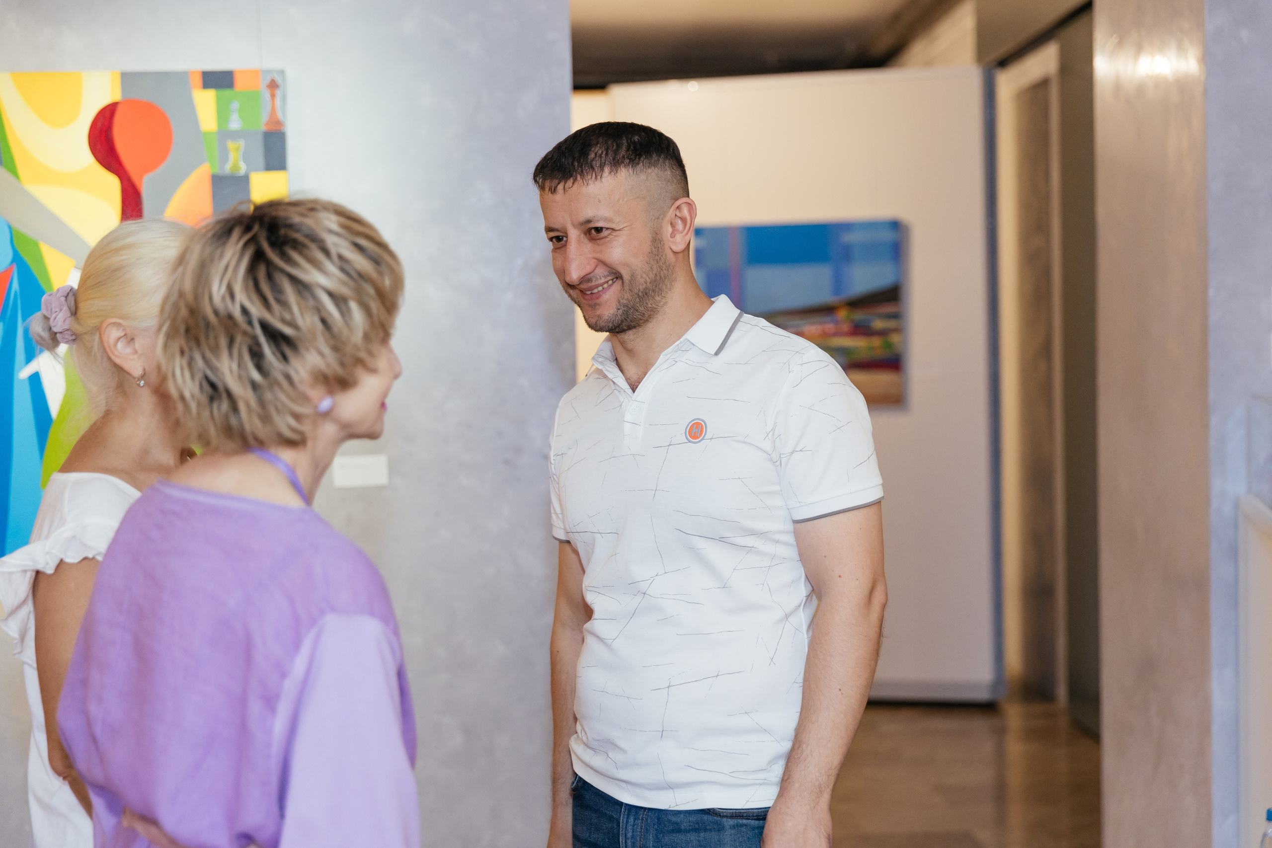 Выставка Лиры Алборовой «Цвет — это я». Свадебный и репортажный фотограф в Санкт-Петербурге Николай Голованов