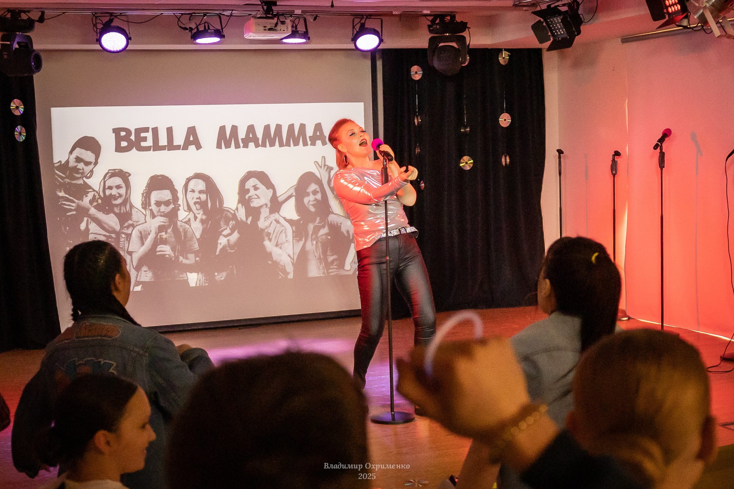 Концерт вокального коллектива Bella Mamma «Мы из 90-х». Фотограф Владимир Охрименко