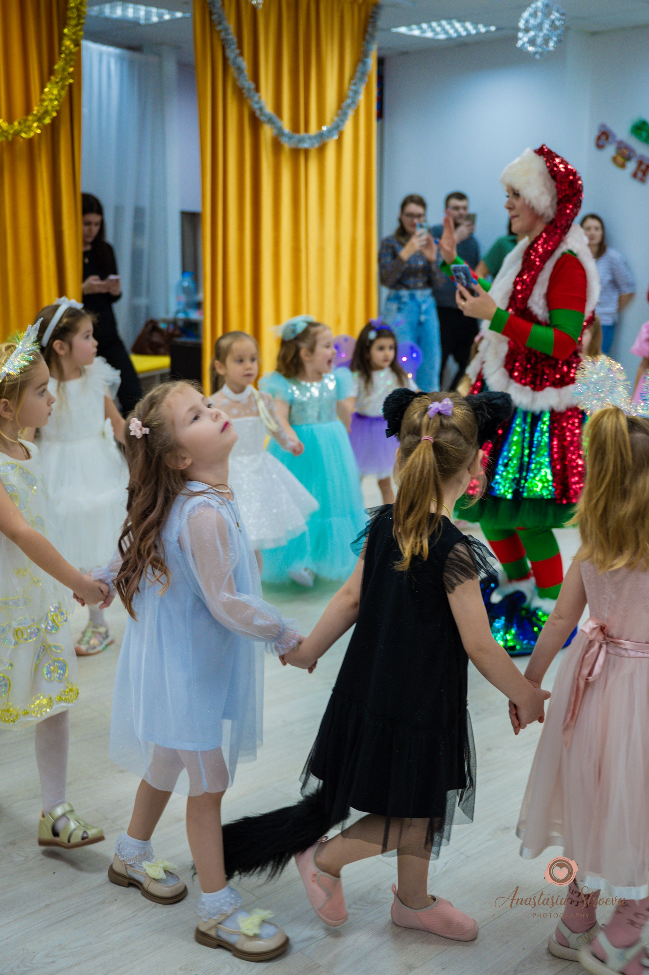 Новый год в танцах. Семейный и детский фотограф в Королеве, Москве и Московской области Строева Анастасия