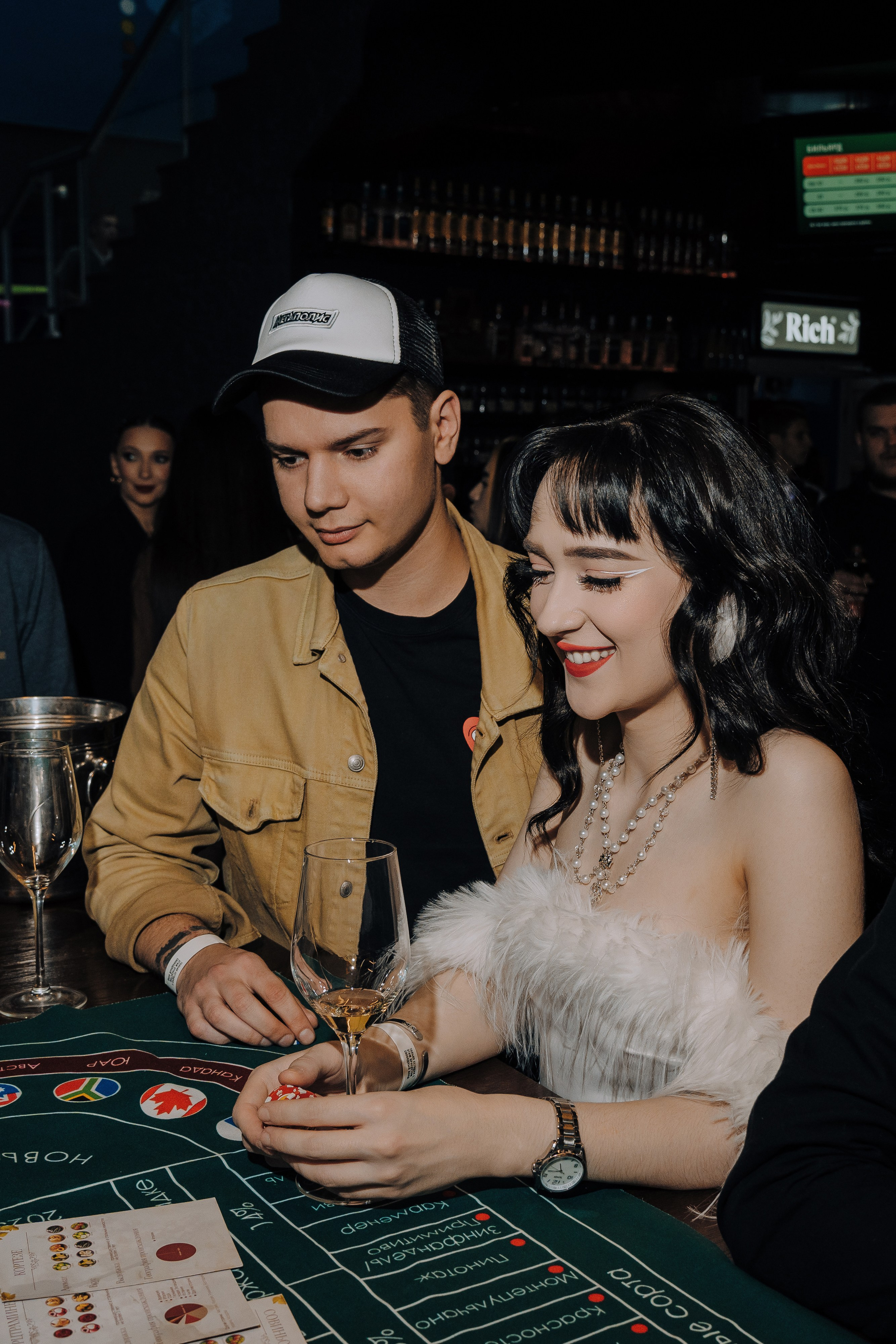 20 ЛЕТ МЕГАПОЛИС ЧЕЛЯБИНСК ХЕДЛАЙНЕР ЕЛКА. Репортажный фотограф Зуев Роман г. Челябинск