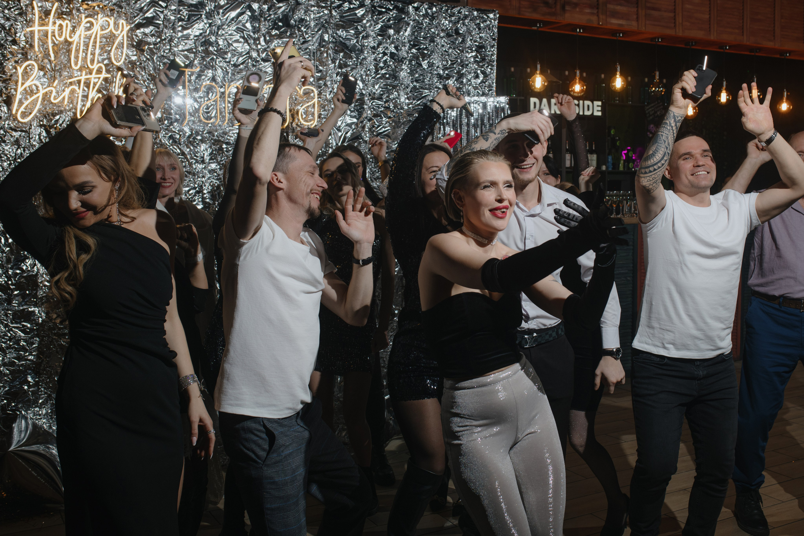 День рождения Томы — Let`s Talk Bar. Свадебный фотограф Екатеринбург/Челябинск — Любовь Волохова