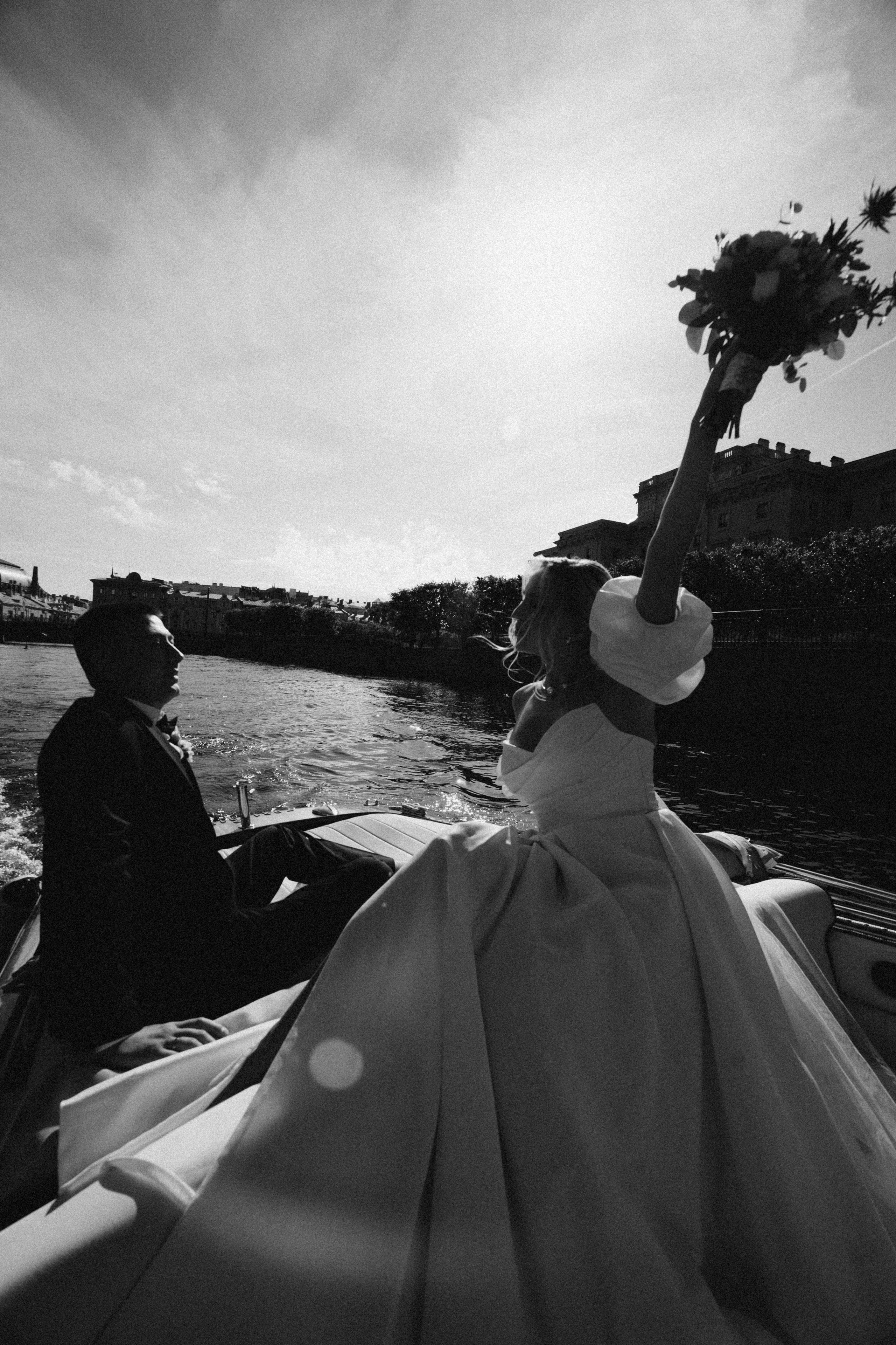 СВАДЕНБНАЯ СЬЕМКА НА КАТЕРЕ ПО КАНАЛАМ САНКТ-ПЕТЕРБУРГА И В АКВАТОРИИ НЕВЫ. Профессиональный фотограф, Санкт-Петербург — Виктория Богомолова