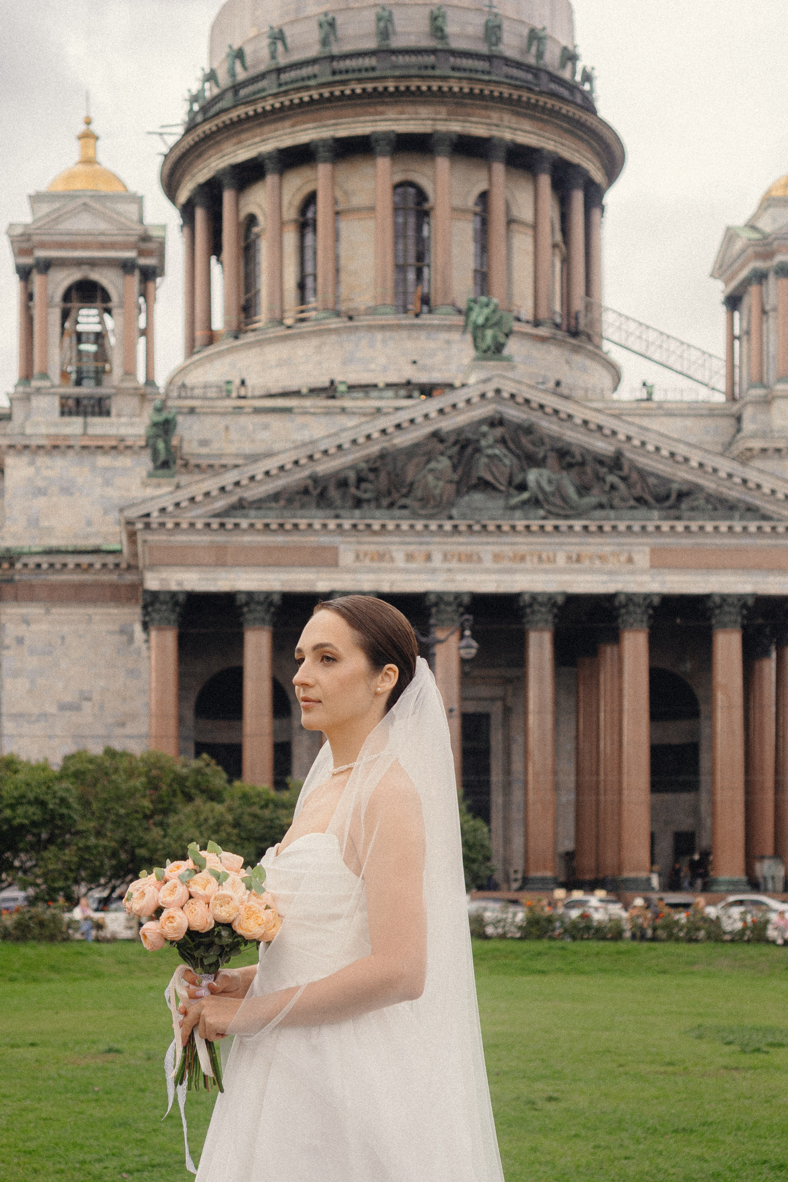 СВАДЕБНАЯ ПРОГУЛКА В САНТК-ПЕТЕРБУРГЕ (ИСАКИЕВСКИЙ СОБОР, ЗИМНЯЯ КАНАВКА, ЭРМИТАЖ И БОЛЬШАЯ МОРСКАЯ УЛИЦА). Профессиональный фотограф, Санкт-Петербург — Виктория Богомолова