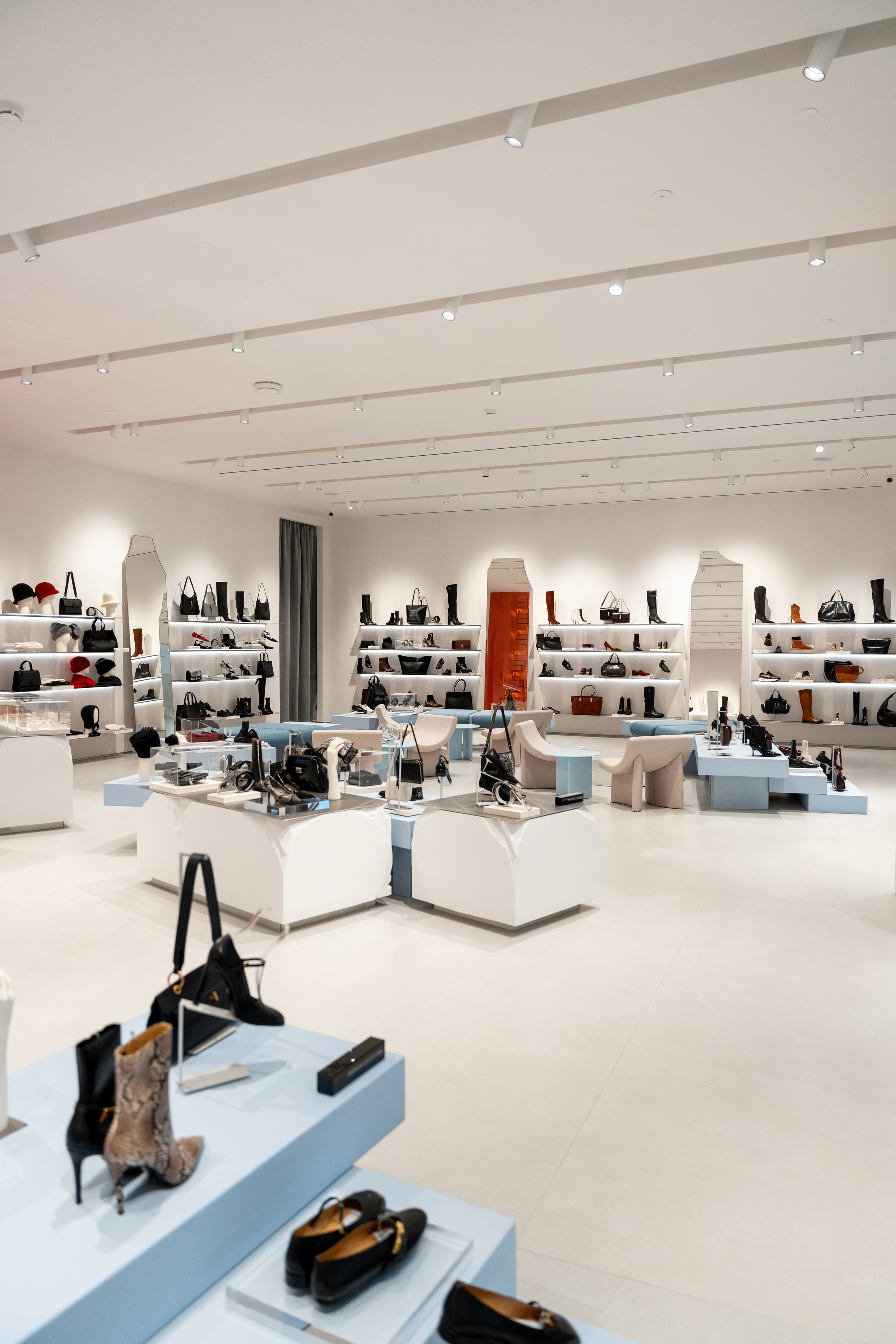 Интерьерная фотосъемка магазина Ekonika в Краснодаре — обувной бренд Профессиональная фотосъемка Ekonika — фирменный магазин в Краснодаре. Шедевры для Вас! Фотограф и Видеограф в Краснодаре Пахиев Руслан