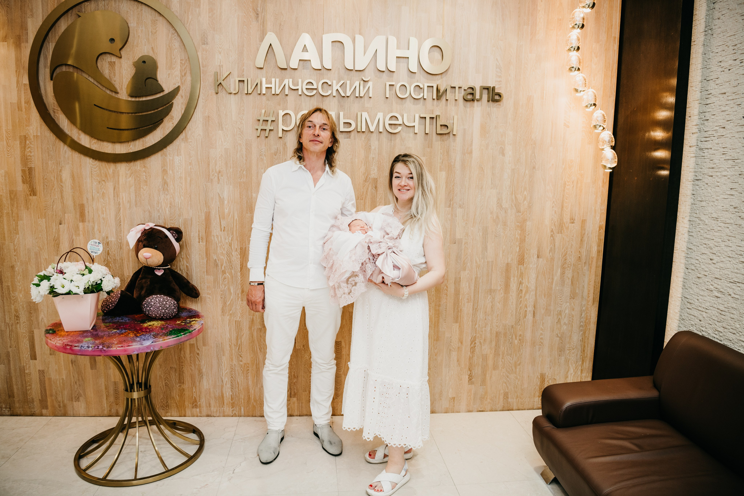 Выписка Полины в Лапино. Фотограф на выписку из роддома в Москве и МО