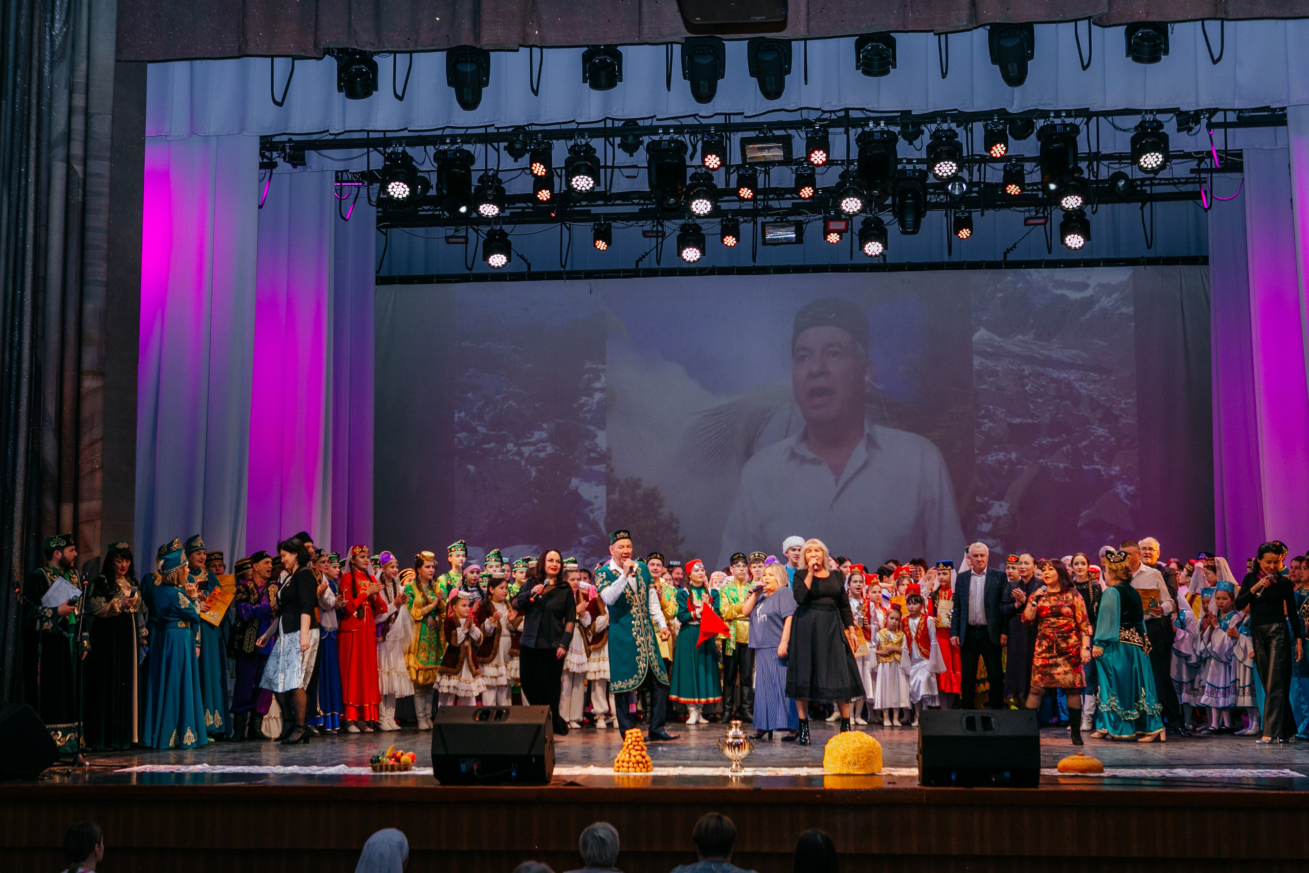 Межрегиональный фестиваль «Сибирские звезды». Контент фотограф, съемка для маркетплейсов, фуд съемка и репортажи в Новосибирске Ралия Галеева