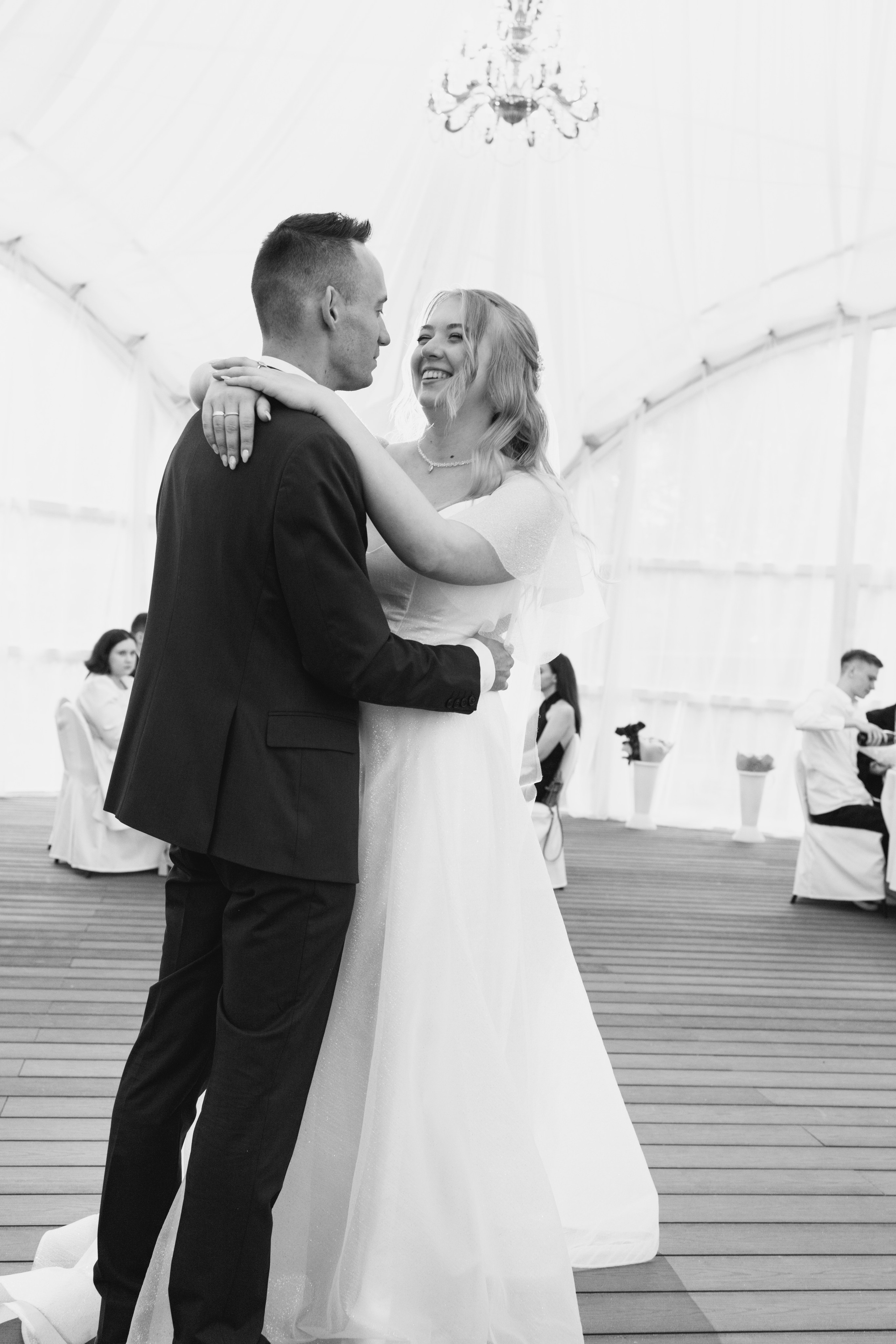 Летняя свадьба за городом. Свадебный фотограф в Москве Аля Загирова