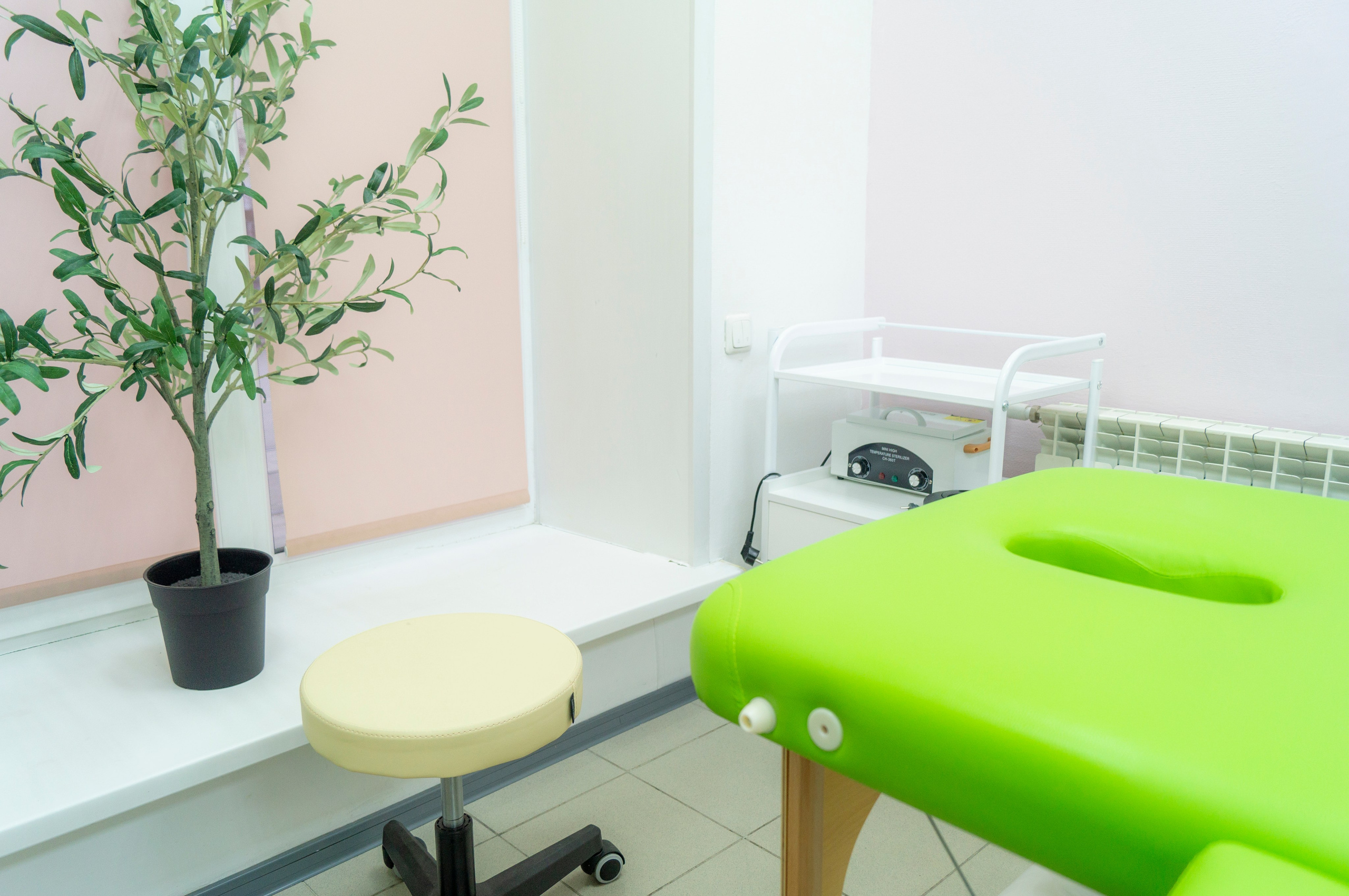 Съёмка в центре лазерной эпиляции. Интерьерный и портретный фотограф в Екатеринбурге Андрей Калинин