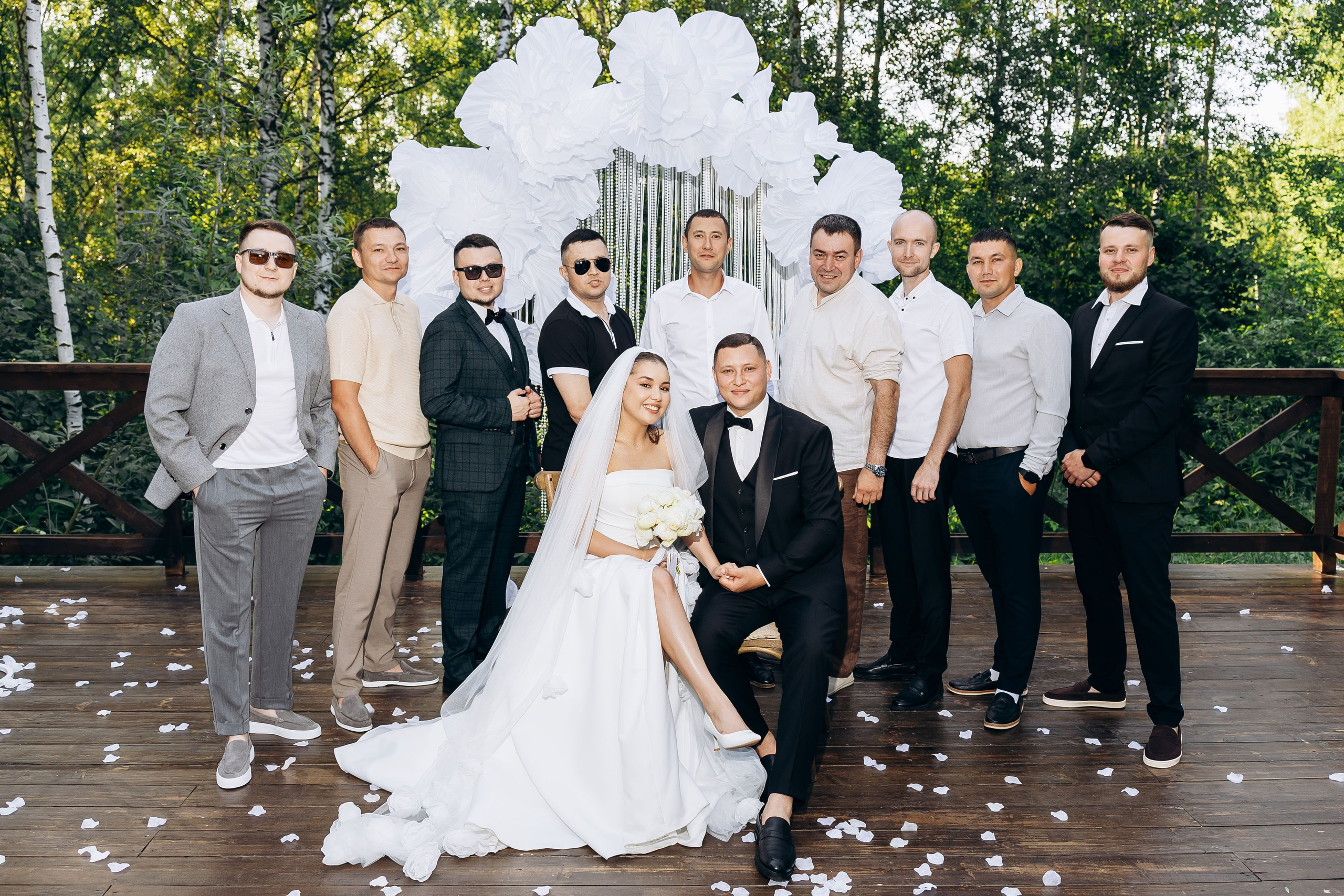 свадебная фотосессия на фотозоне. Фотограф на свадьбу Казань