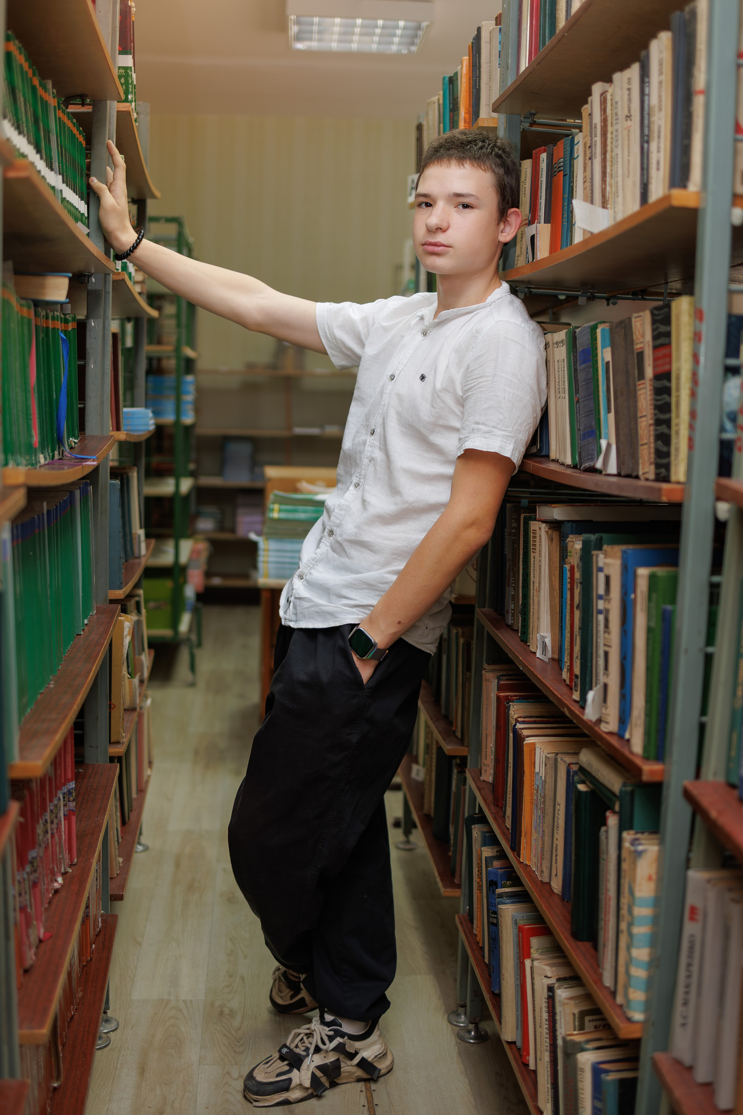 Позы для школьной фотосессии. Фотограф Медногорск Кувандык Оксана Шерехода свадебные, семейные, индивидуальные, школьные фотосессии. Печать фотоальбомов