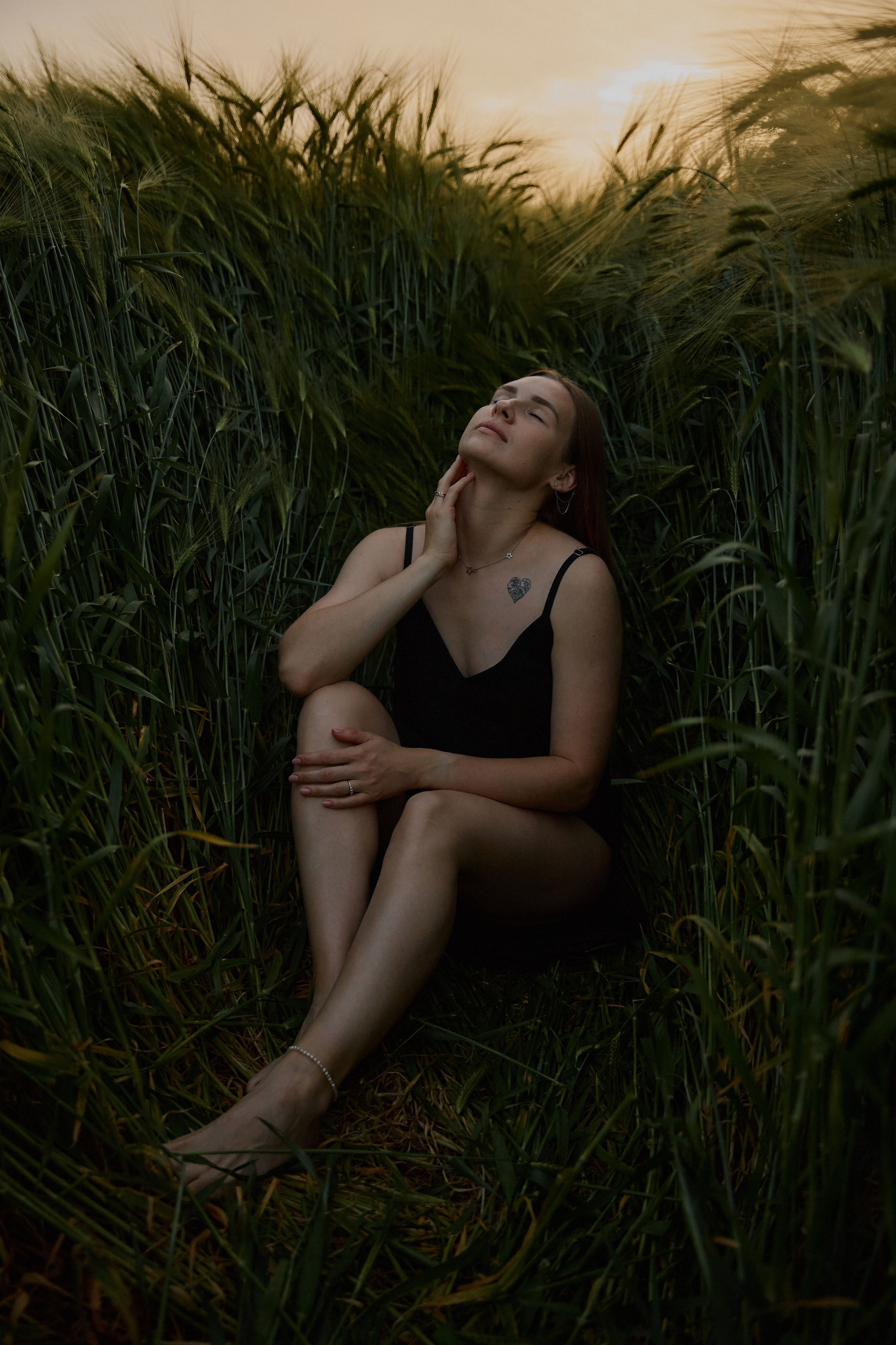 Индивидуальная фотосессия в ржаном поле летом