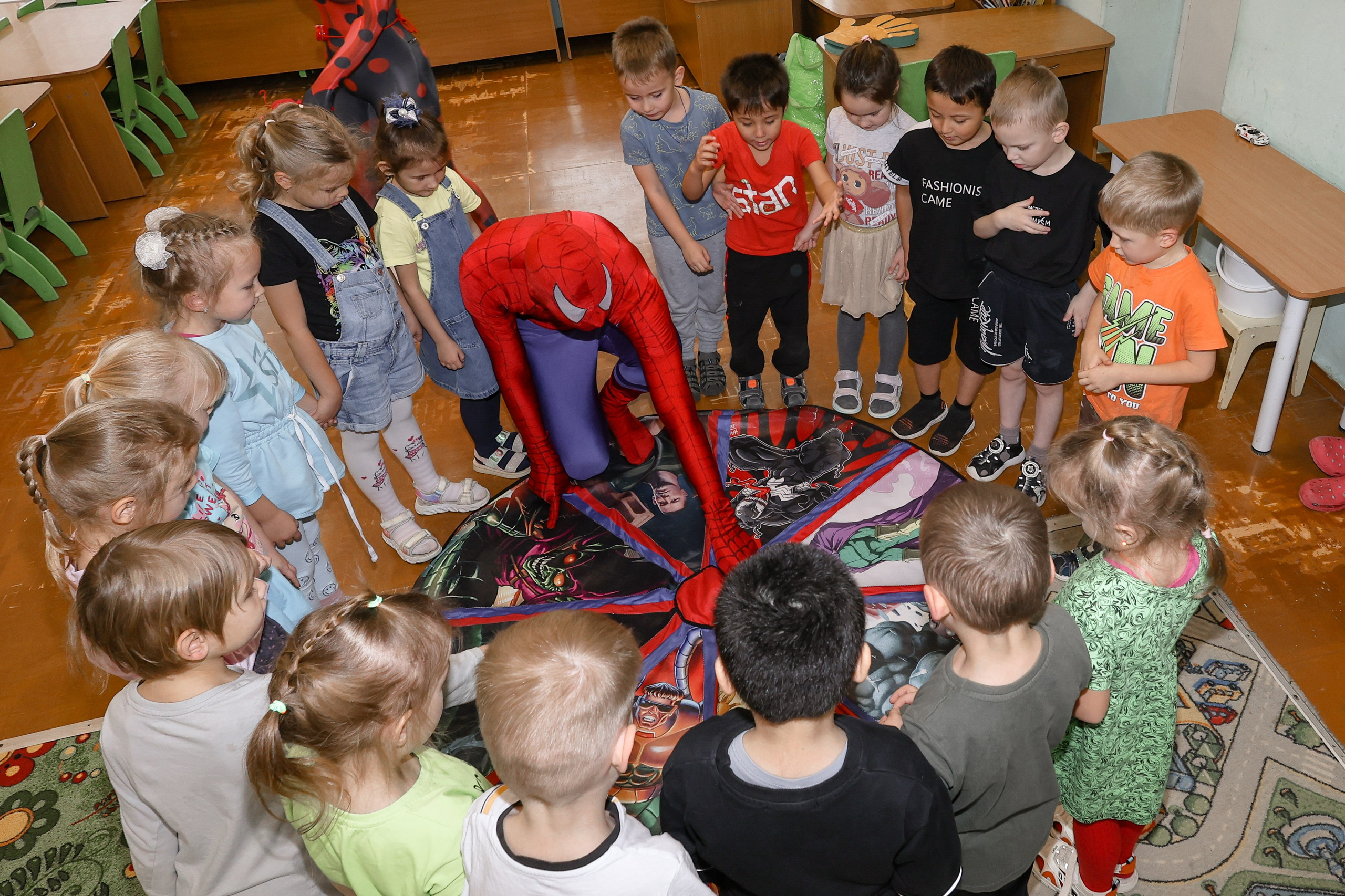 Детский день рождения с Человеком-пауком и Леди Баг