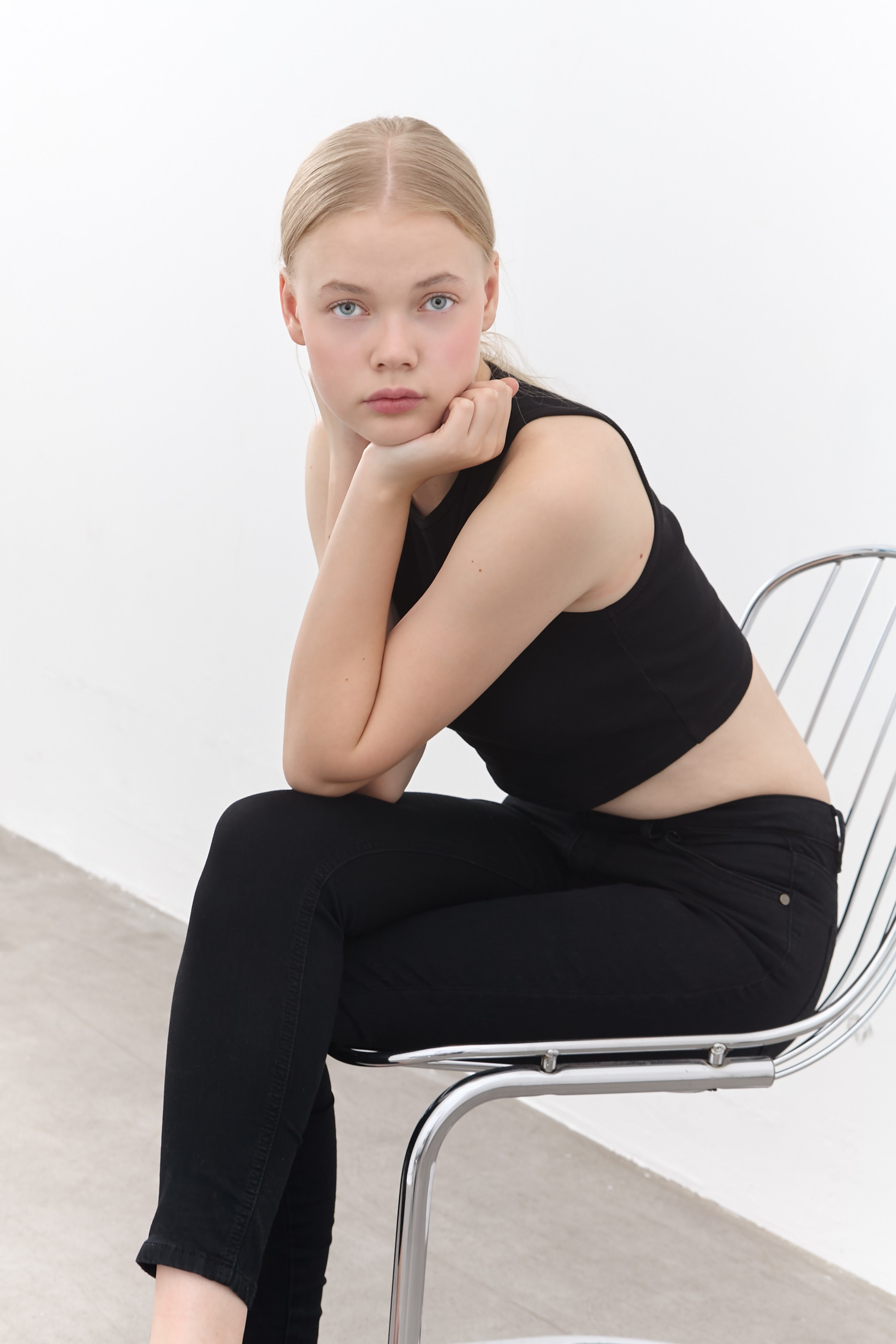 Модельные тесты для Насти. Модельные тесты в Москве. Фотограф Вика Паршина