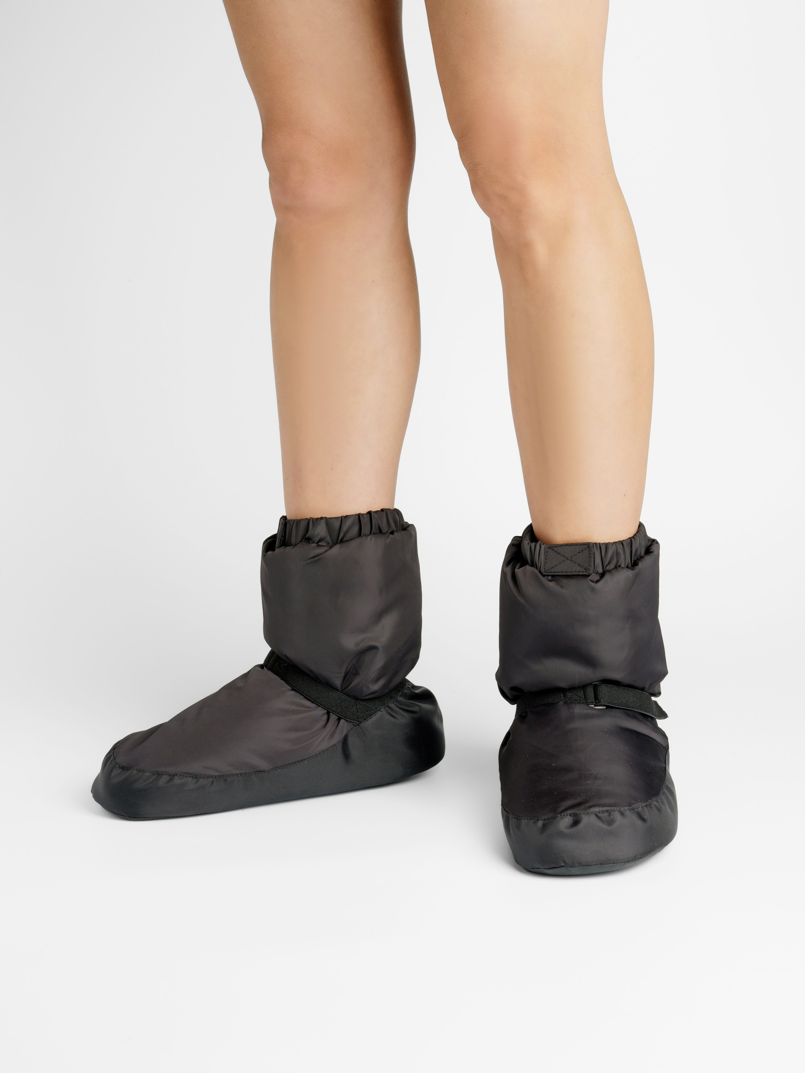 Сапожки для разогрева, модель Алина. KED Production — продакшн из СПб. Создаём фото, видео и контент, который помогает брендам и селлерам продавать больше