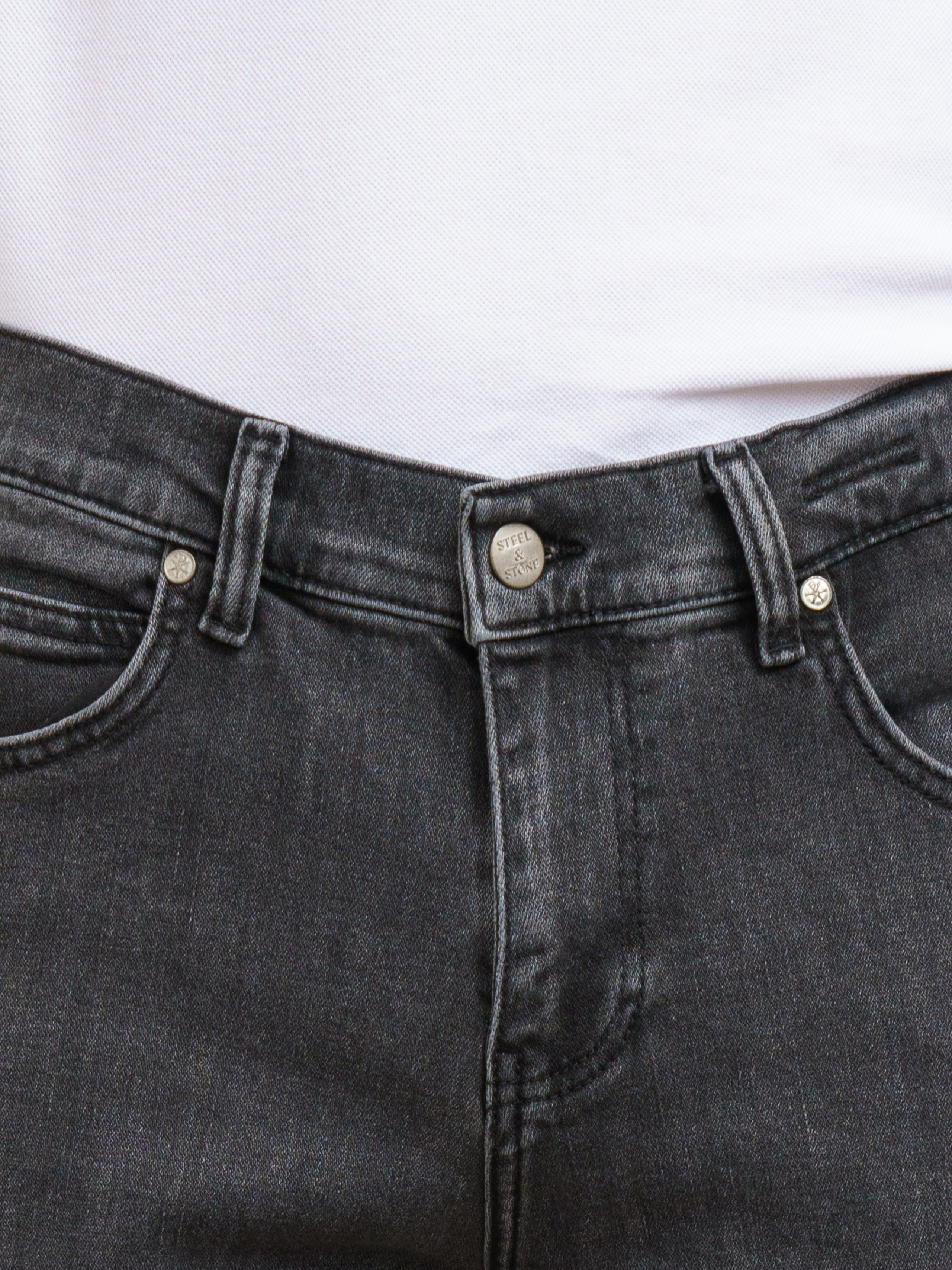 Джинсы, модель Алексей. KED Production — продакшн из СПб. Создаём фото, видео и контент, который помогает брендам и селлерам продавать больше