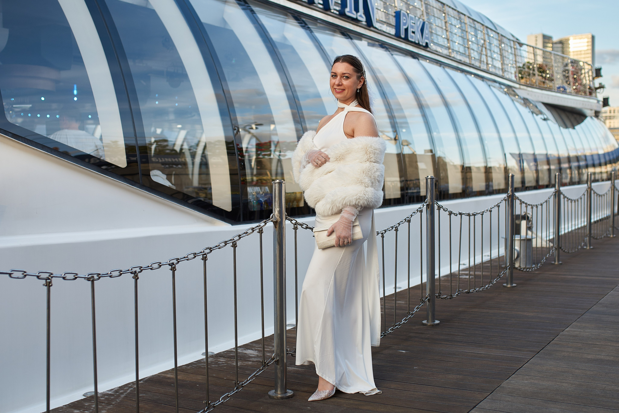 Свадебная прогулка на корабле, по Москве-реке