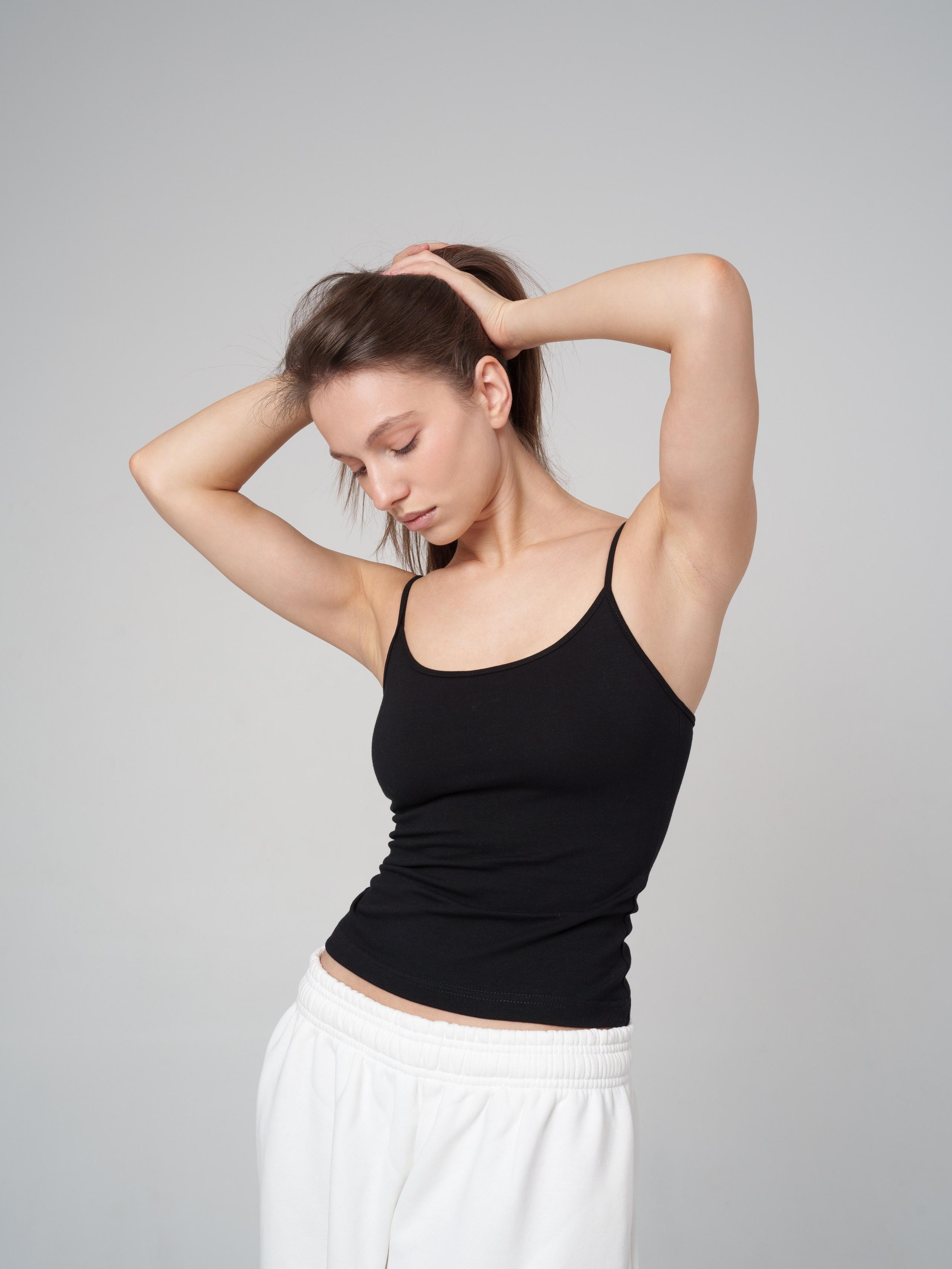 Топы на сером фоне. Иван Упоров — фотограф, рилсмейкер чебоксары