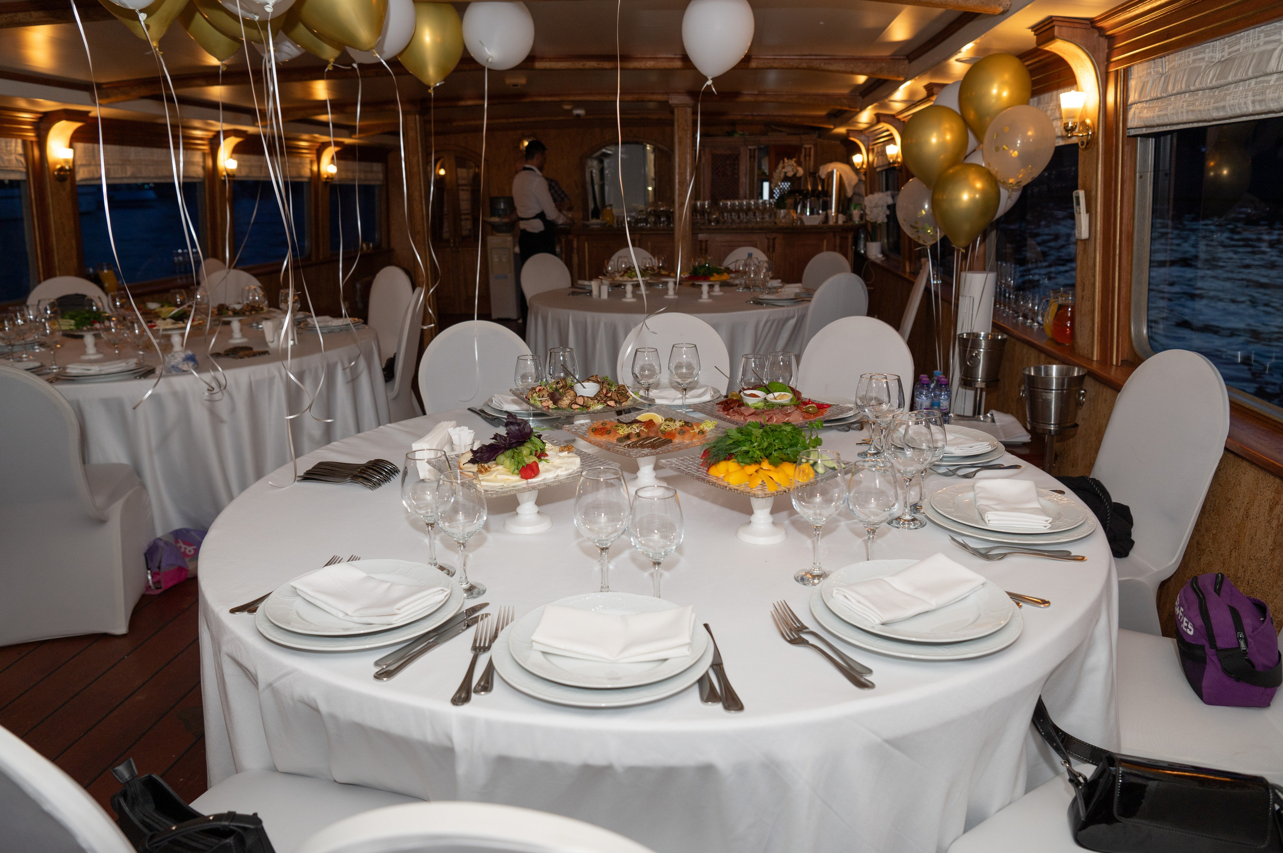 Выпускной вечер 11 класс на теплоходе. Детский и семейный фотограф г. Москва Оксана Катаджи