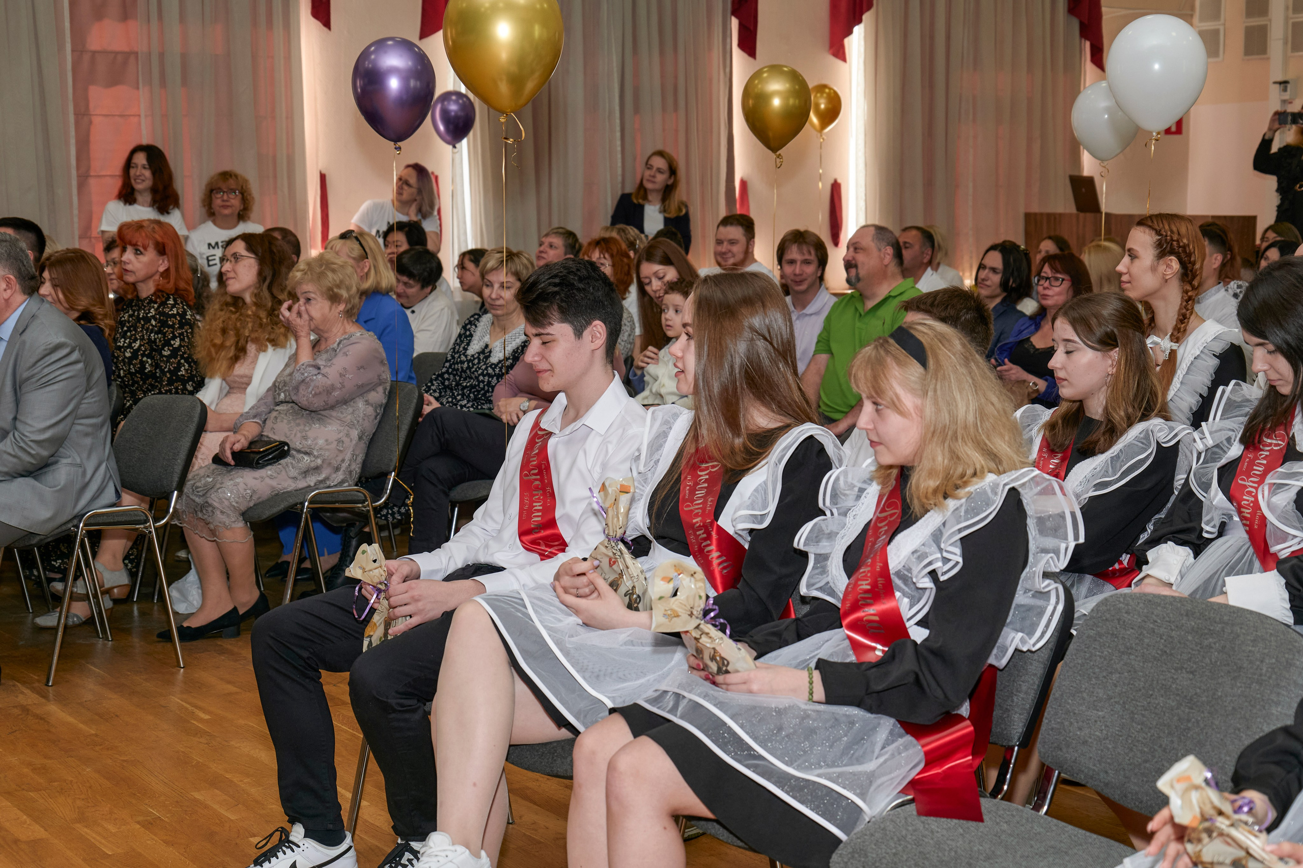 Последний звонок школа 1413. Детский и семейный фотограф г. Москва Оксана Катаджи