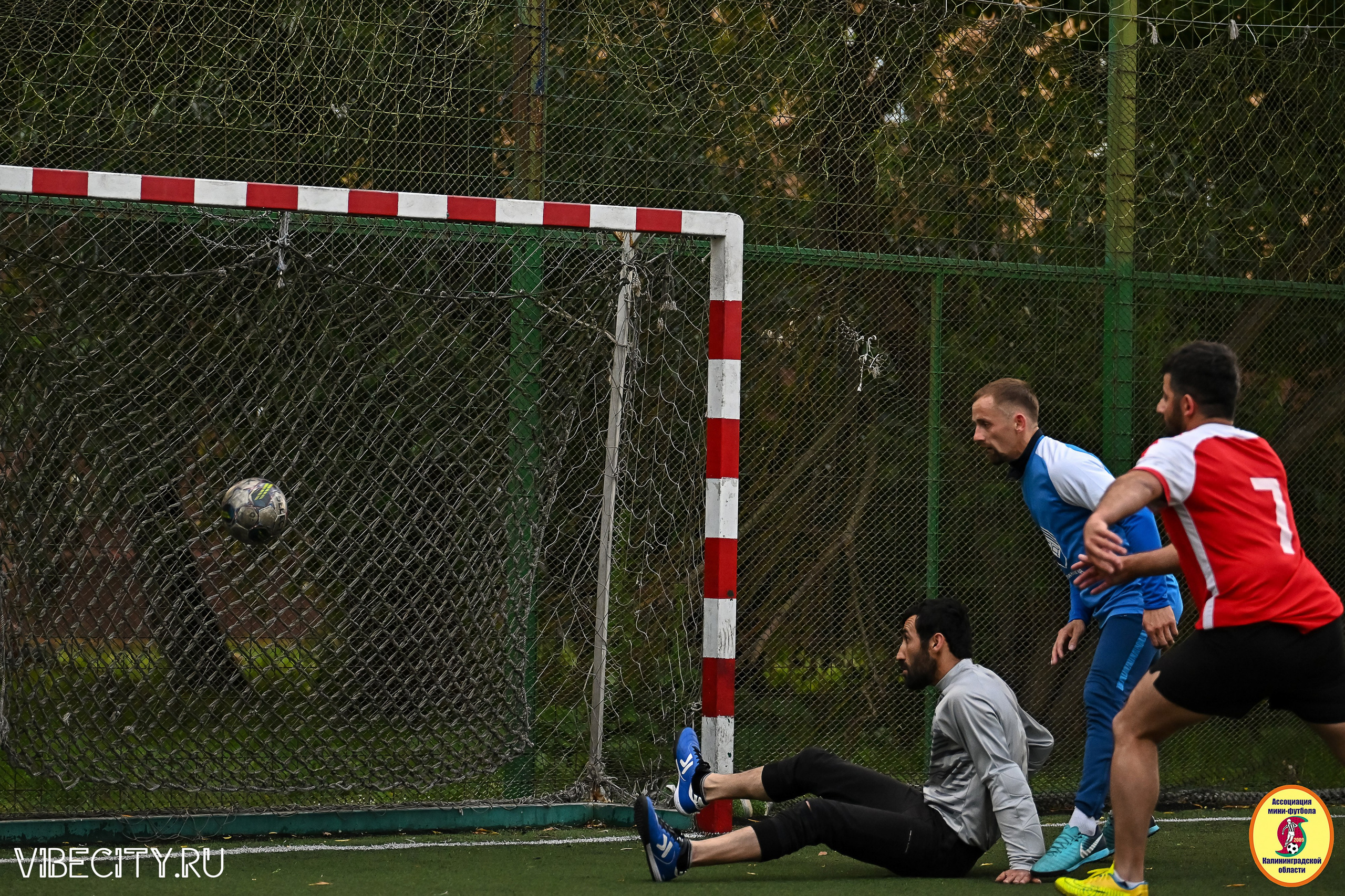 ИГРЫ МИНИ-ФУТБОЛЬНОЙ И КОРПОРАТИВНОЙ ЛИГИ. VIBECITY.RU Вайб Сити Ру Фоторепортажи Фотоотчеты Калининград