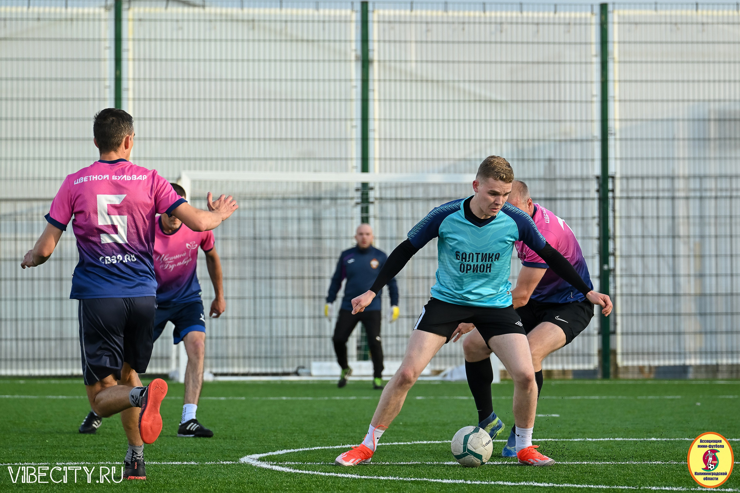 ИГРЫ МИНИ-ФУТБОЛЬНОЙ И КОРПОРАТИВНОЙ ЛИГИ. VIBECITY.RU Вайб Сити Ру Фоторепортажи Фотоотчеты Калининград