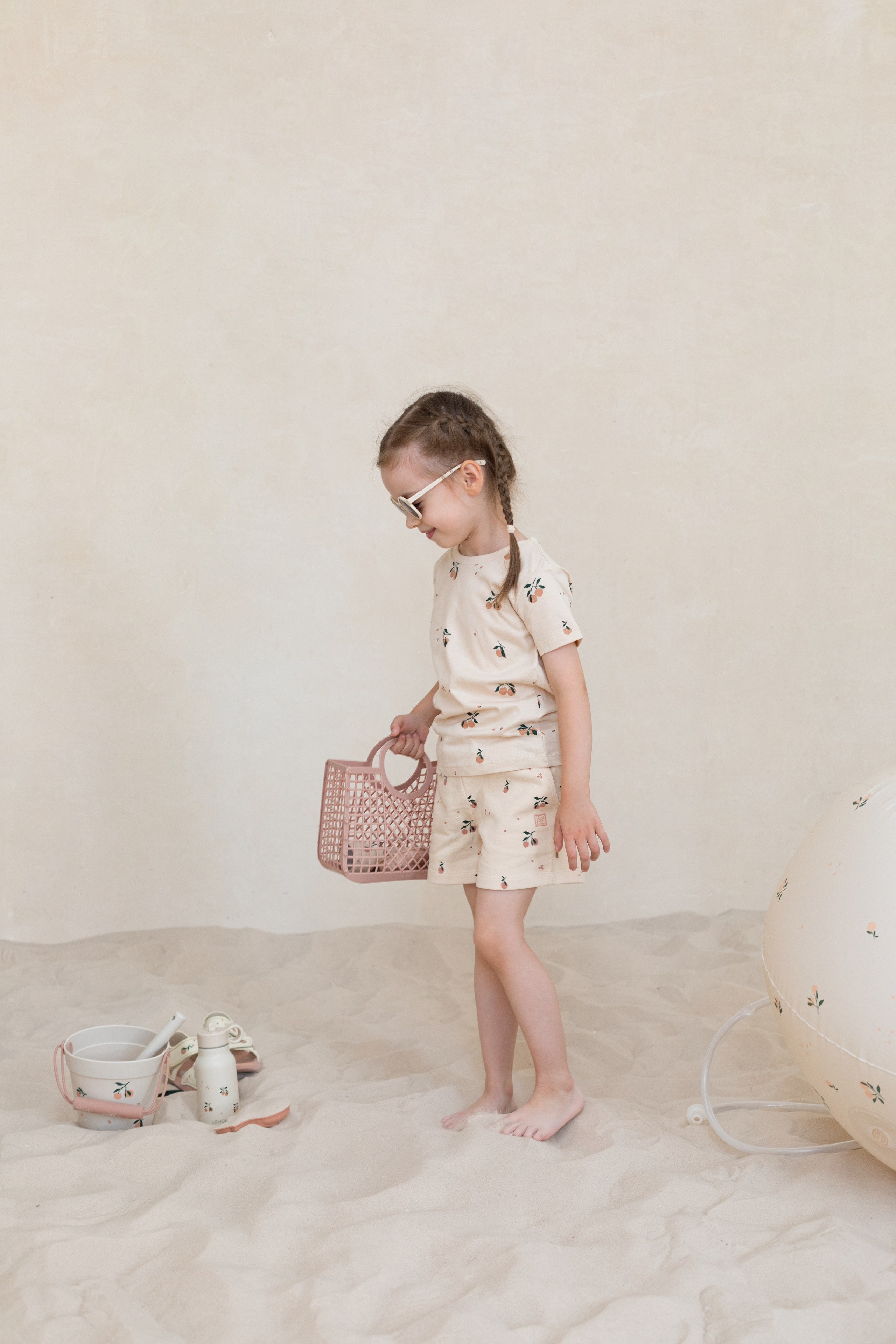 Фотосессия в песке для детского бренда. Детский и контент фотограф Надя Волкова Санкт-Петербург