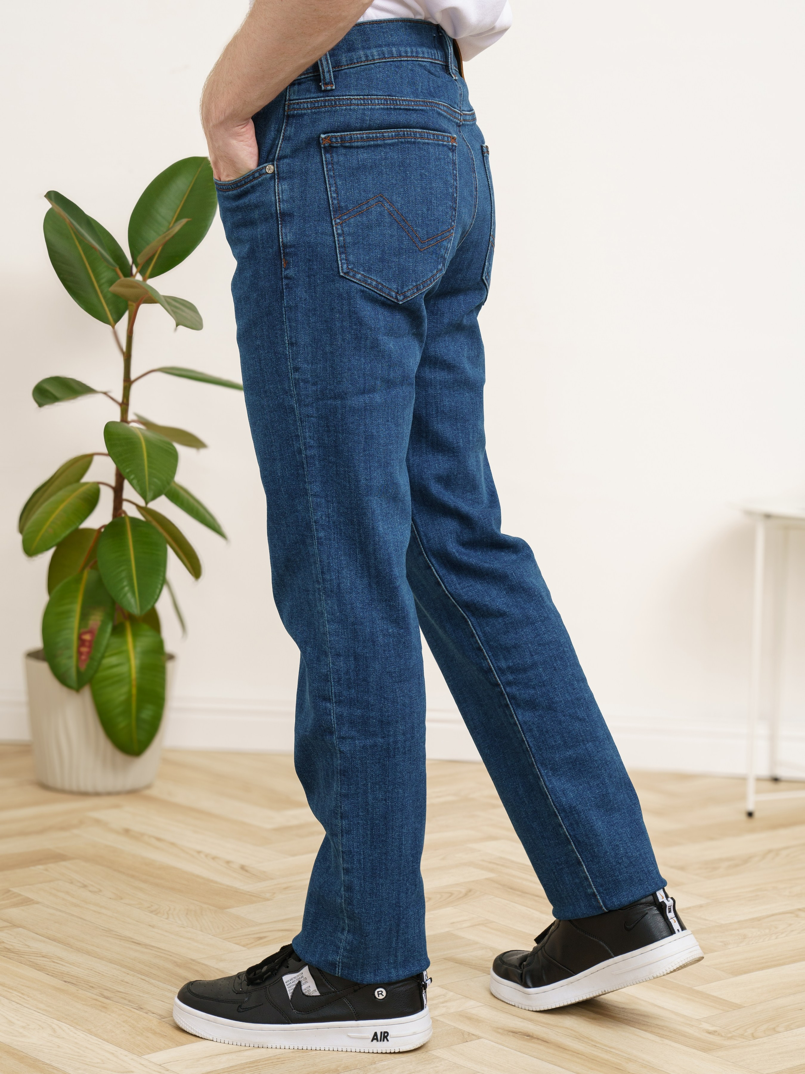 Джинсы, модель Алексей. KED Production — продакшн из СПб. Создаём фото, видео и контент, который помогает брендам и селлерам продавать больше