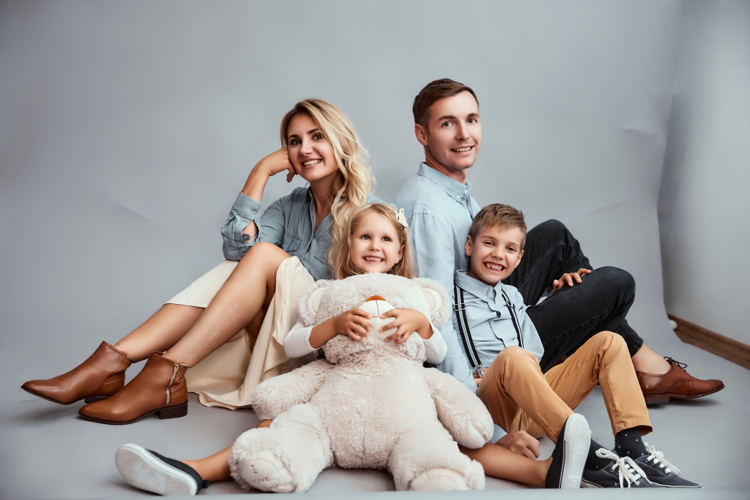 Семейная фтосессия в студии. Фотограф в Минске Анна Кучинская