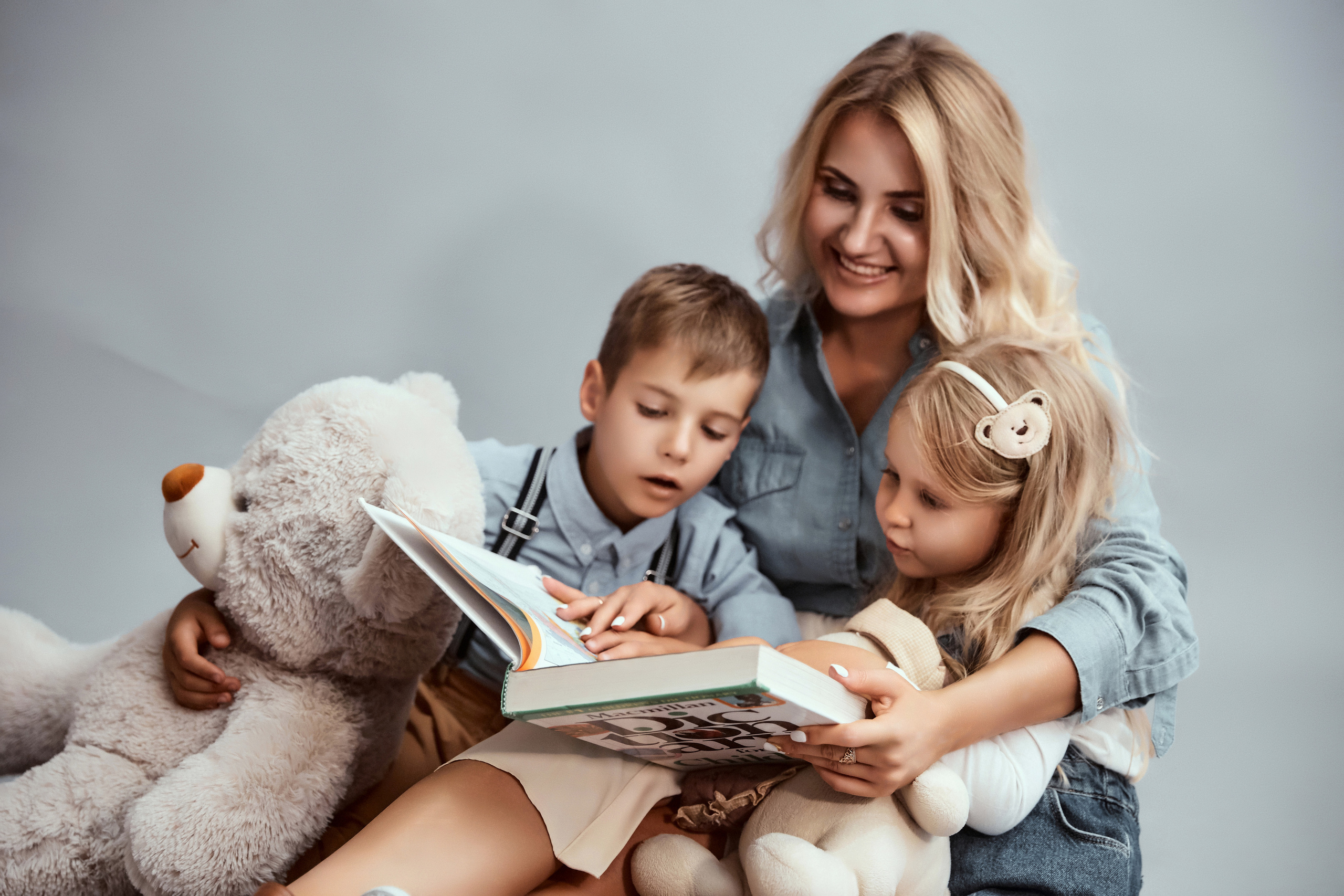 Семейная фтосессия в студии. Фотограф в Минске Анна Кучинская