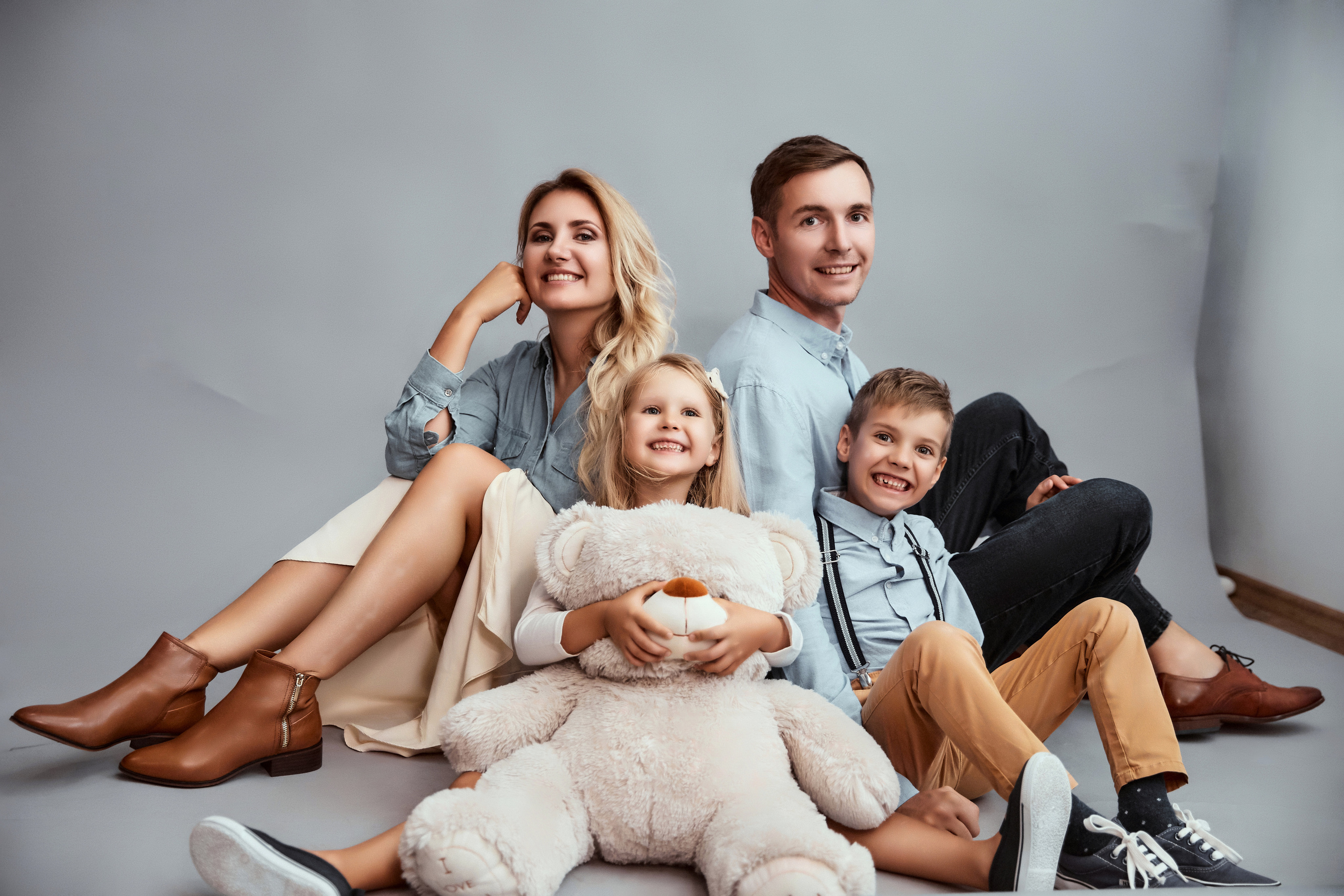 Семейная фтосессия в студии. Фотограф в Минске Анна Кучинская