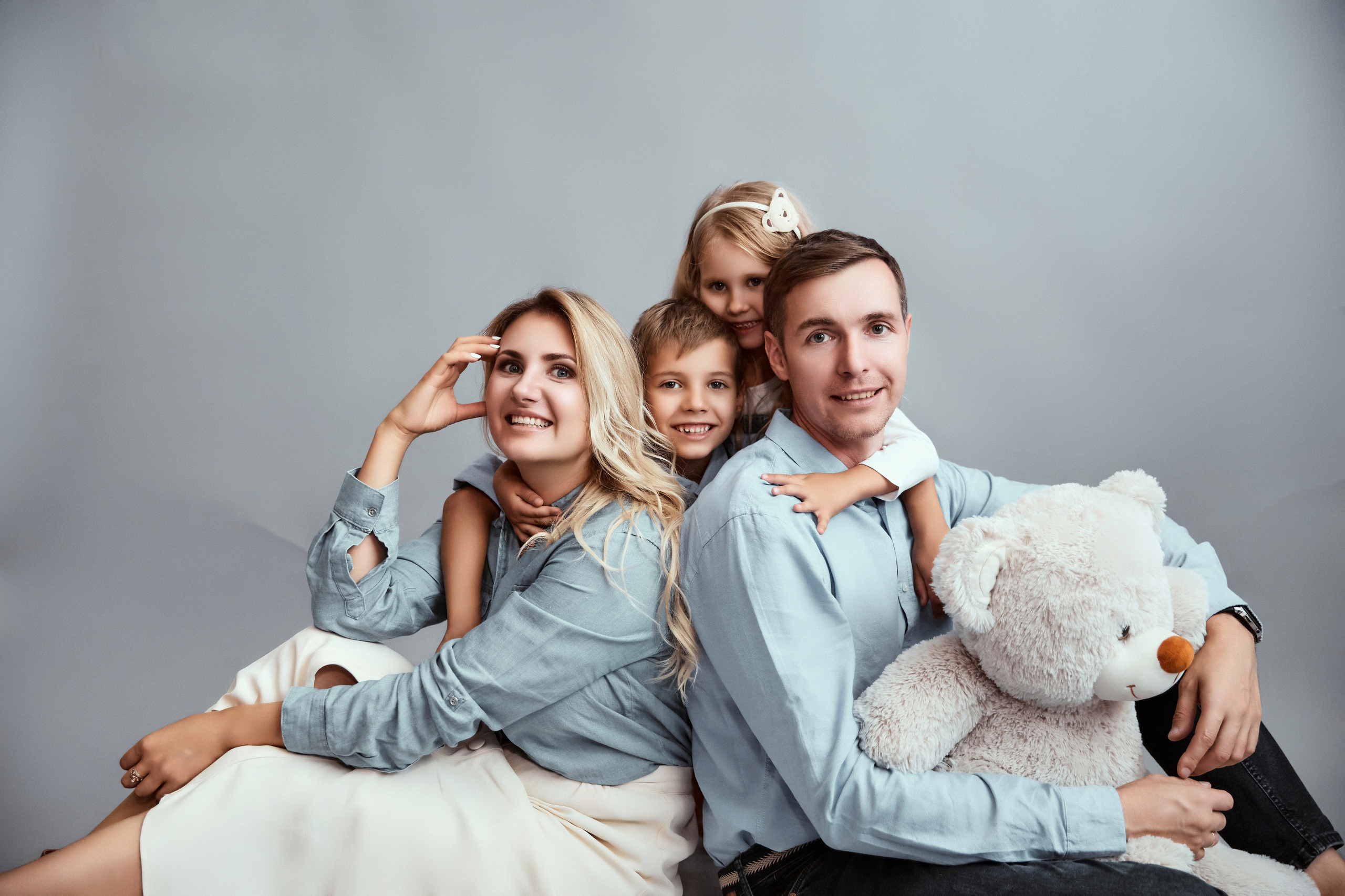 Семейная фтосессия в студии. Фотограф в Минске Анна Кучинская