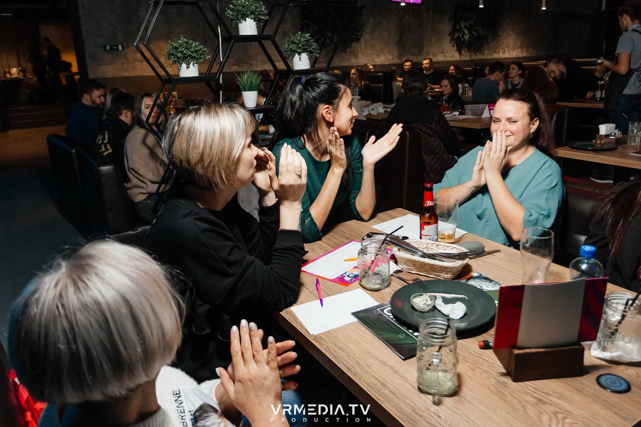 WoW QuiZ в баре «Друзья»