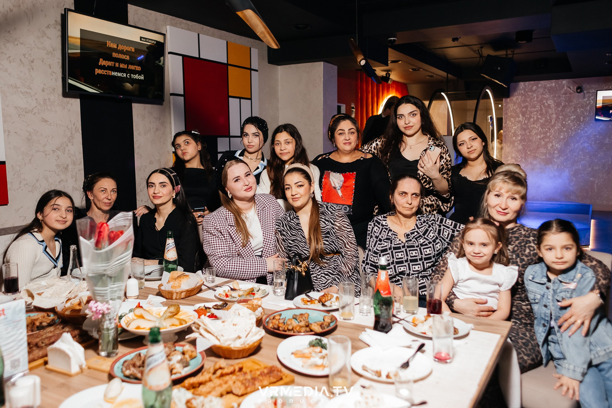 8 марта в караоке-ресторане «Голос»