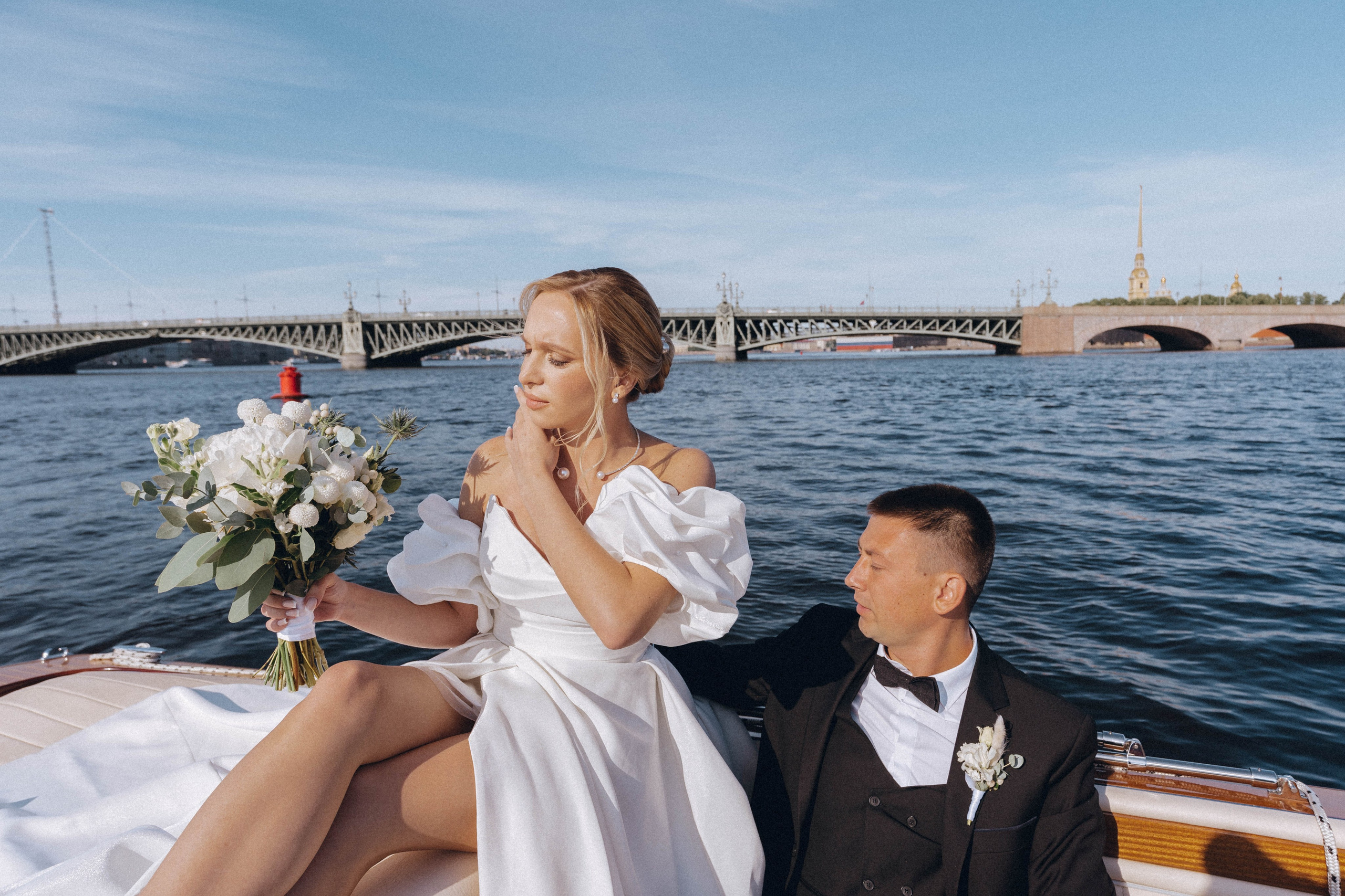 СВАДЕНБНАЯ СЬЕМКА НА КАТЕРЕ ПО КАНАЛАМ САНКТ-ПЕТЕРБУРГА И В АКВАТОРИИ НЕВЫ. Профессиональный фотограф, Санкт-Петербург — Виктория Богомолова