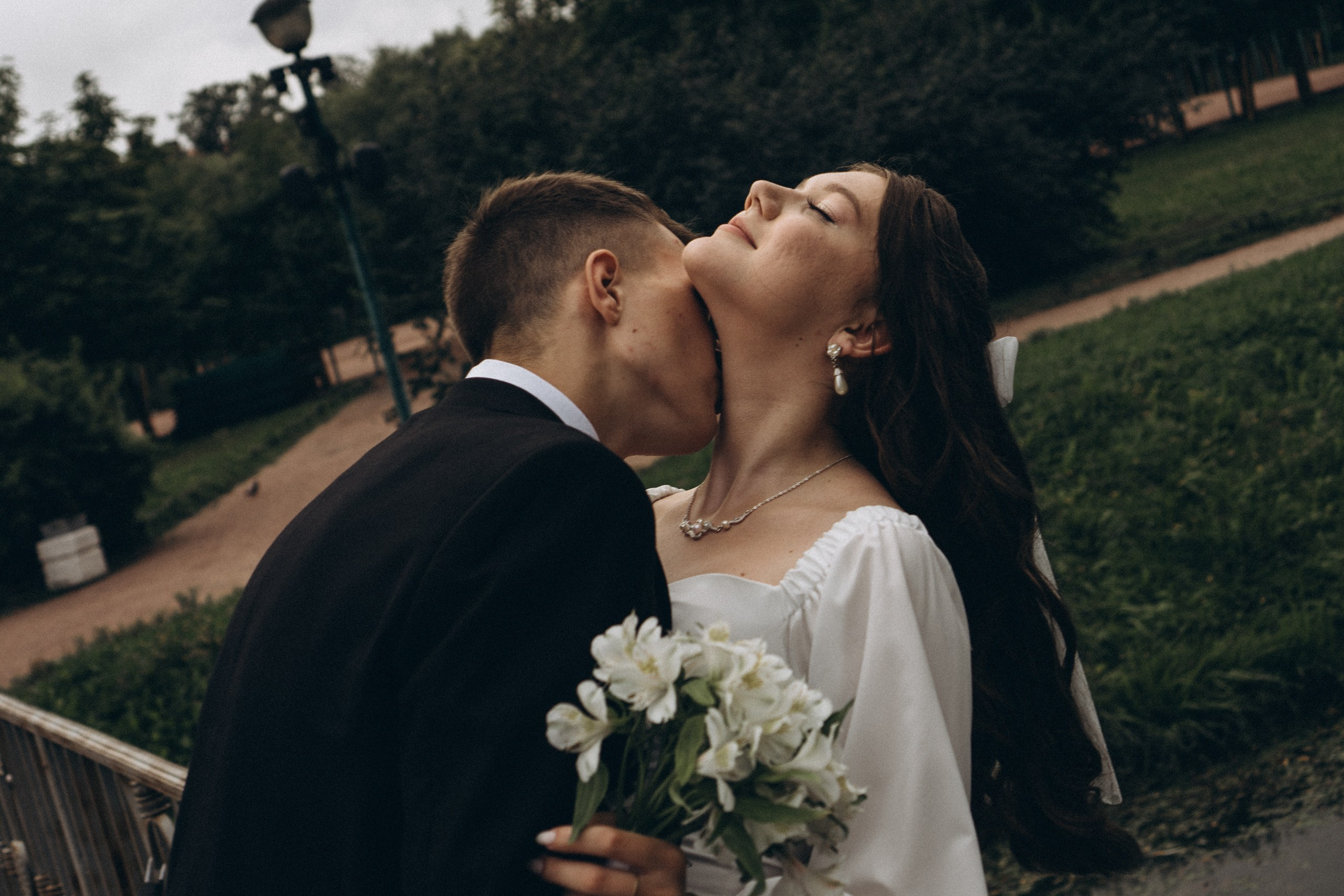 СВАДЕБНАЯ СЬЕМКА В ТАВРИЧЕСКОМ САДУ И ПРОГУЛКА ПО ЧЕРНЫШЕВСКОЙ. Профессиональный фотограф, Санкт-Петербург — Виктория Богомолова