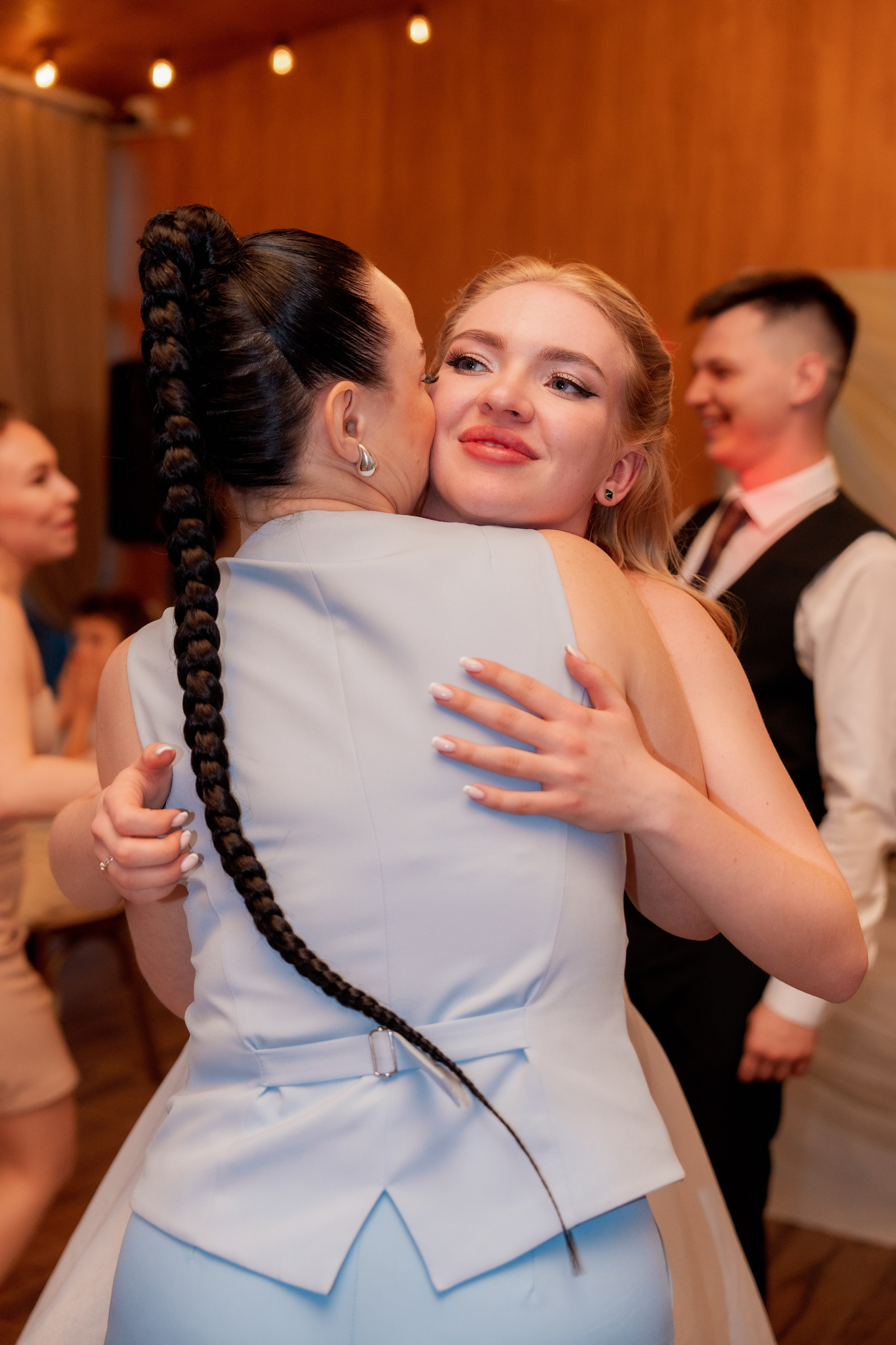 Алиса и Влад. Полный свадебный день (утро, усадьба, прогулка, выездная регистрация, банкет). Дата съемки 26.04.2025. Свадебный фотограф Москва