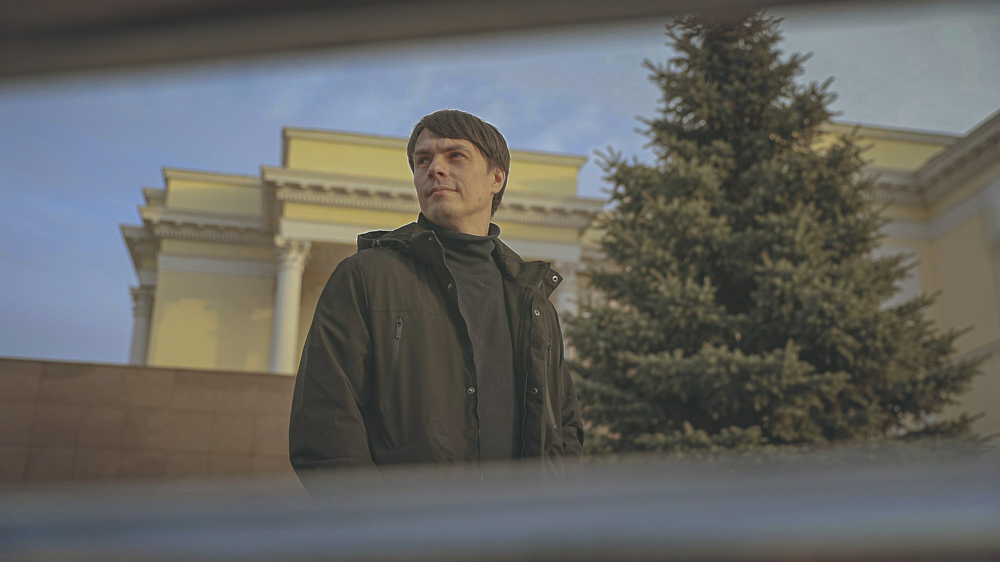 Фотосессия Михаила Рыжова на улице. Главная