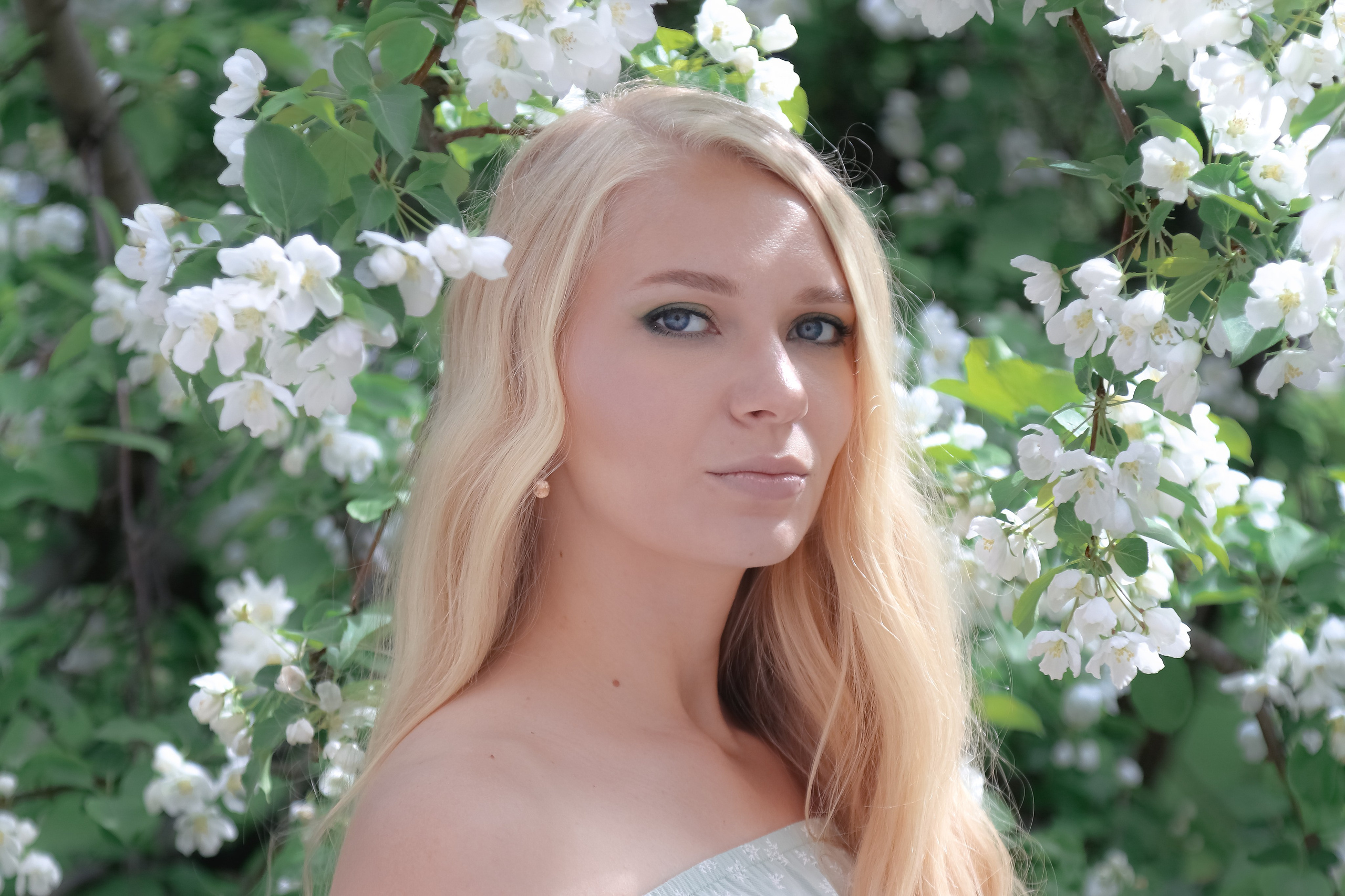 Любовь и цветущая яблоня. Портретный и пейзажный фотограф Никита Павлов