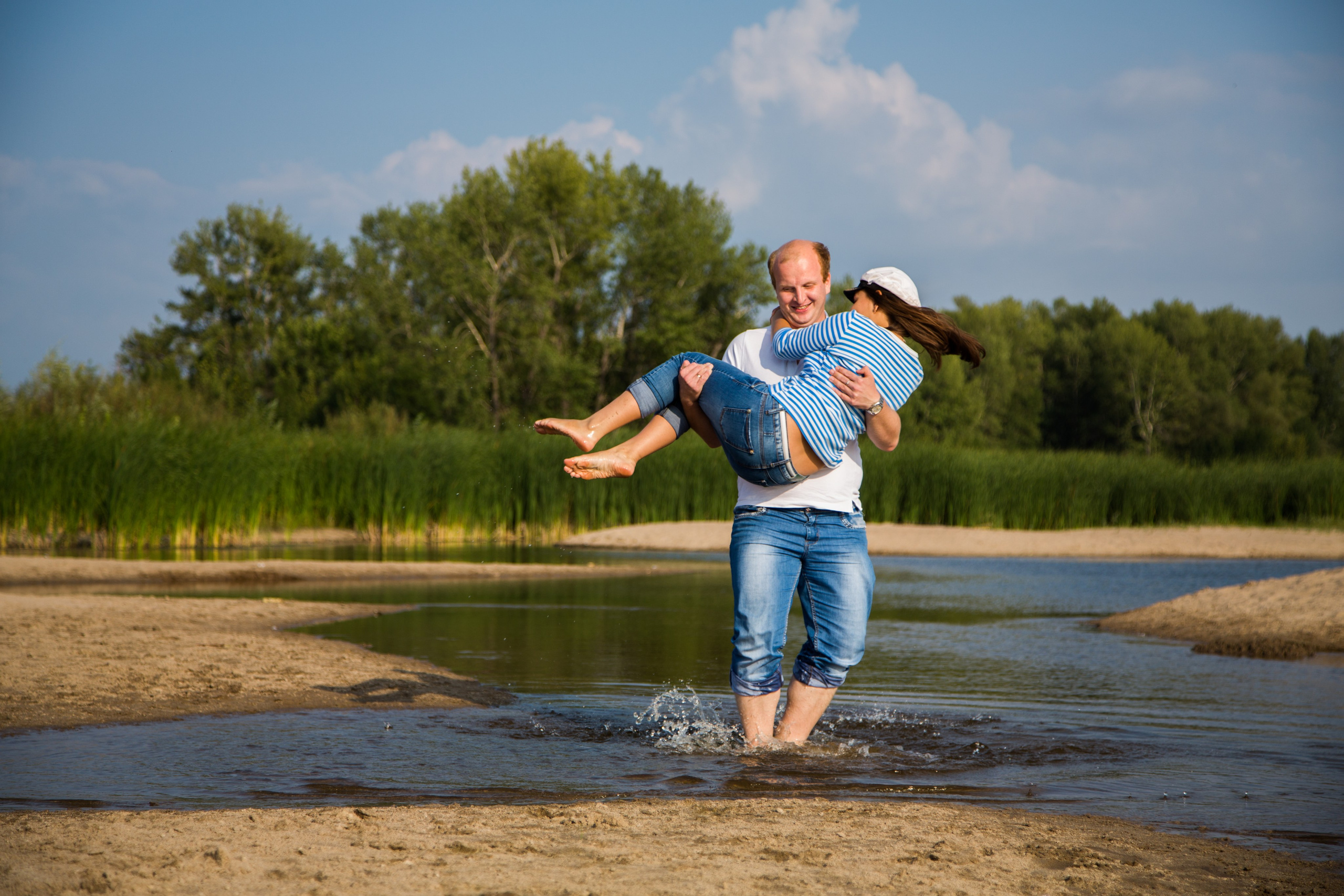 Фотосъемка Love Story на Волге. Свадебный фотограф, видеограф в Самаре, Самарской области. Видеосъемка