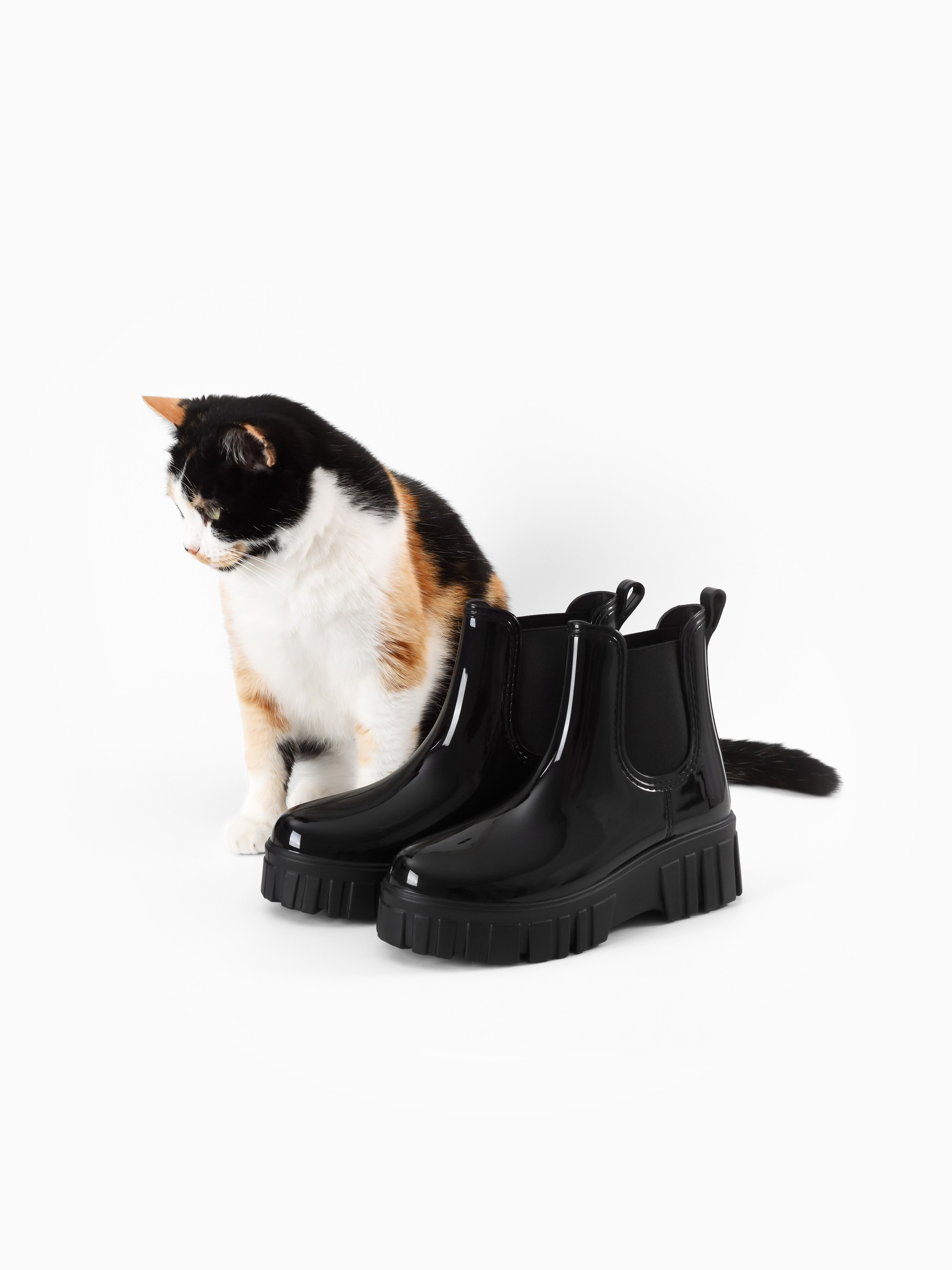 Обувь. Предметный фотограф, инфографика и видео в Санкт-Петербурге