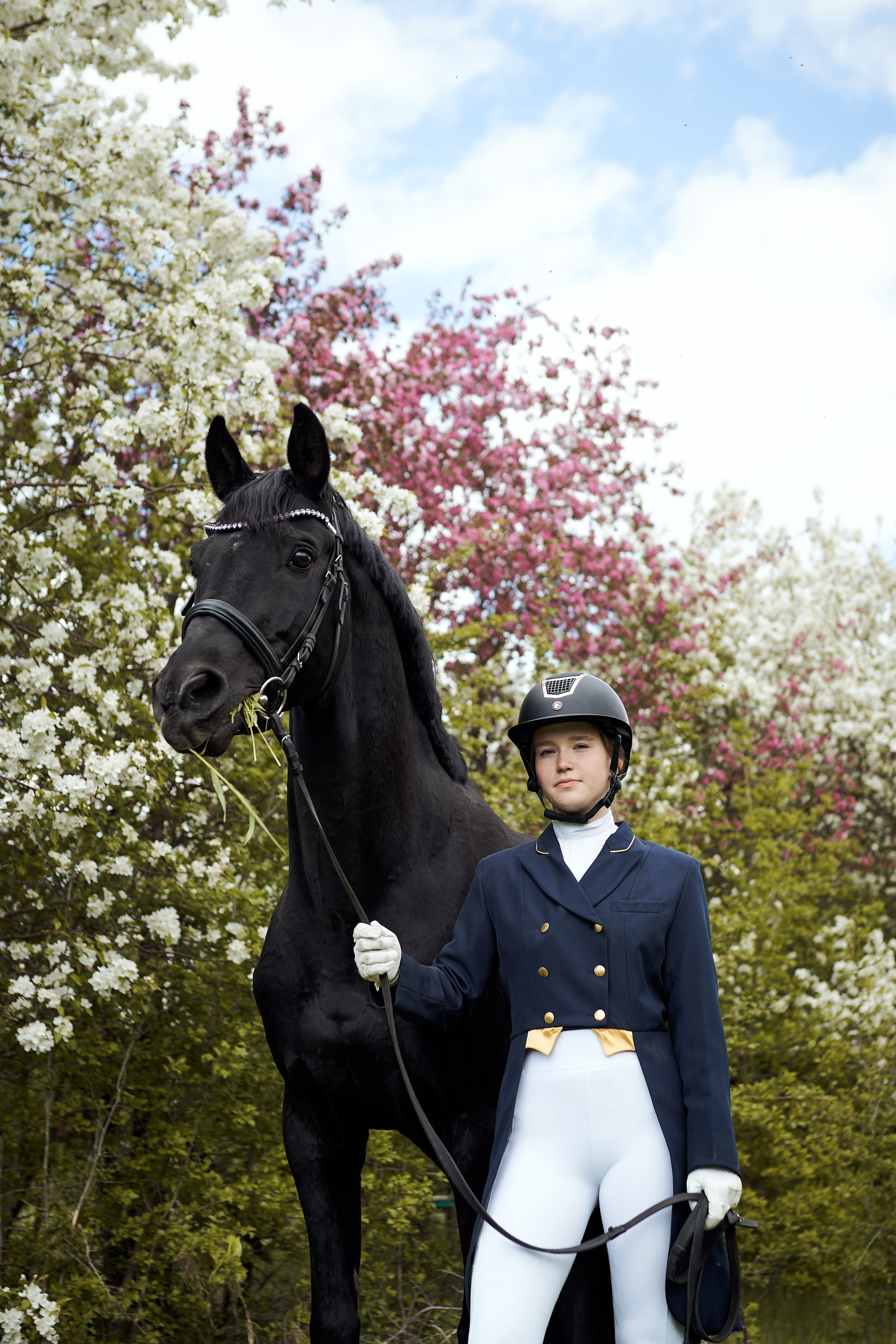 Полина и Парламент. Фотосессии с лошадьми в Москве, Новосибирске
