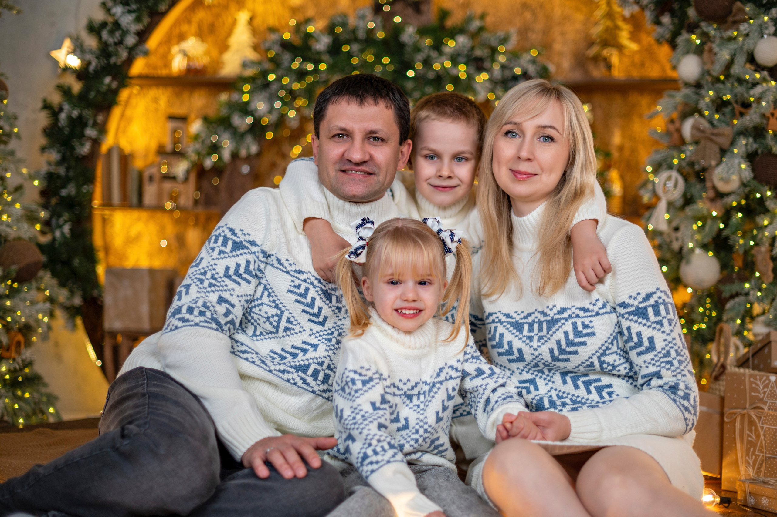 Семейная фотосессия студия Леонардо. Детский и семейный фотограф г. Москва Оксана Катаджи