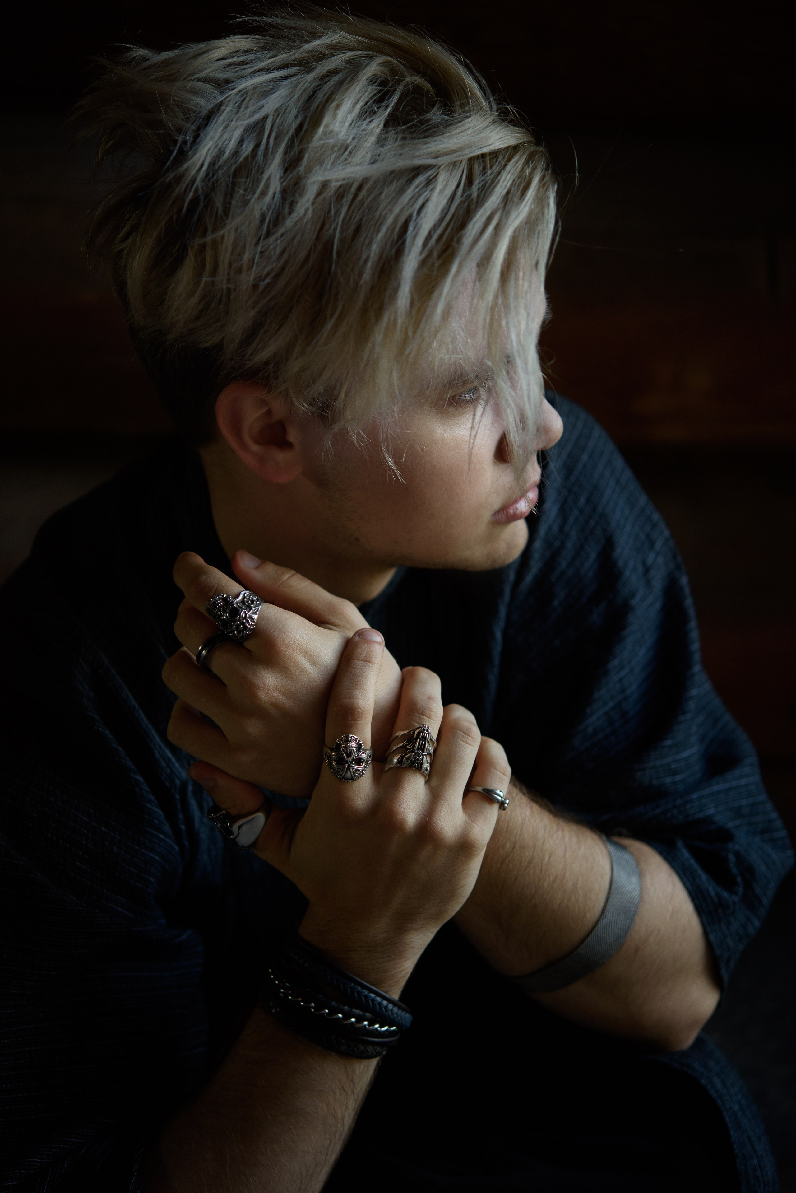 Фотосессия подростка в темном ключе. Главная