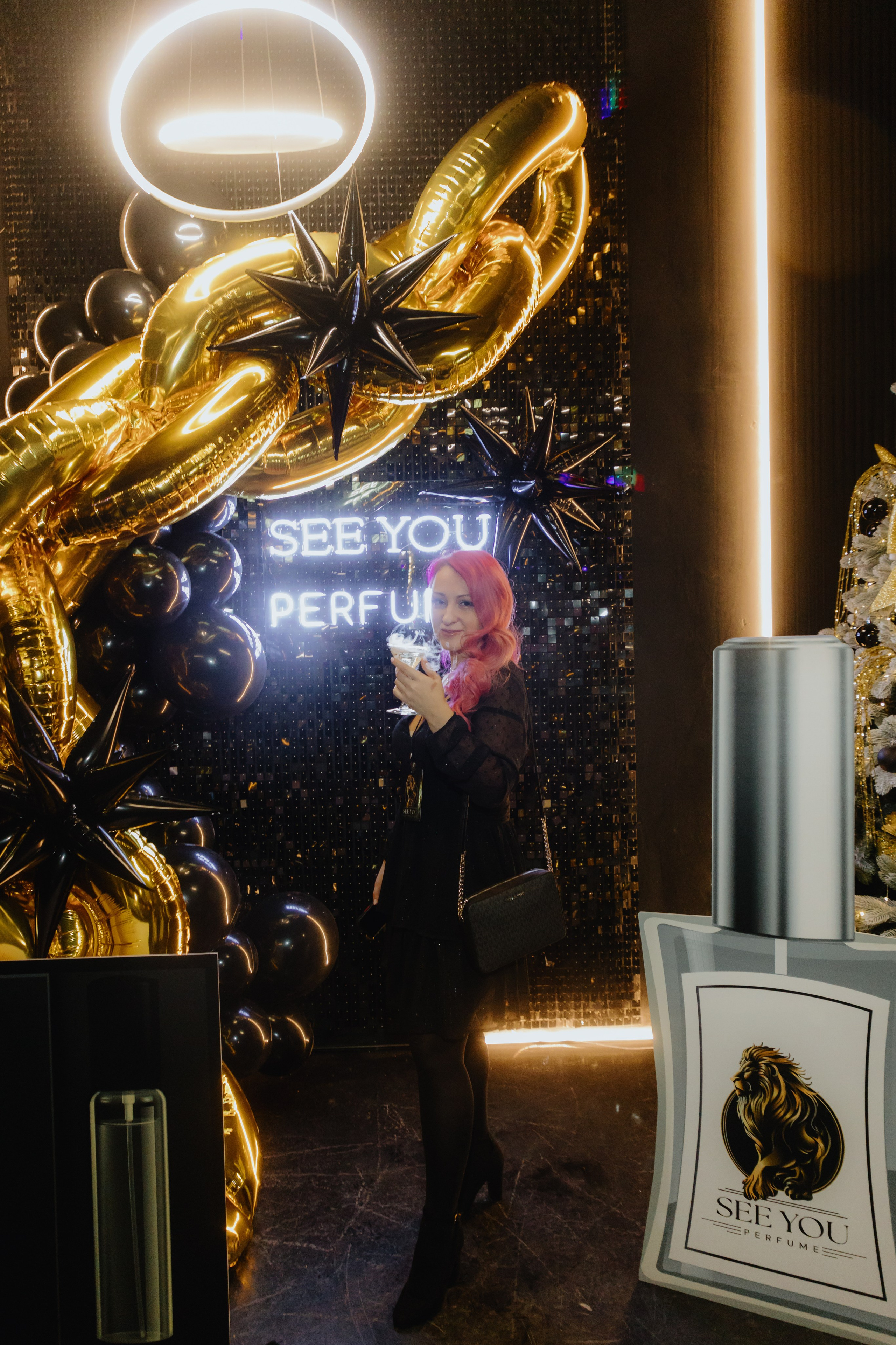 See `You Perfume. Фотограф в Москве и Санкт-Петербурге Дарина