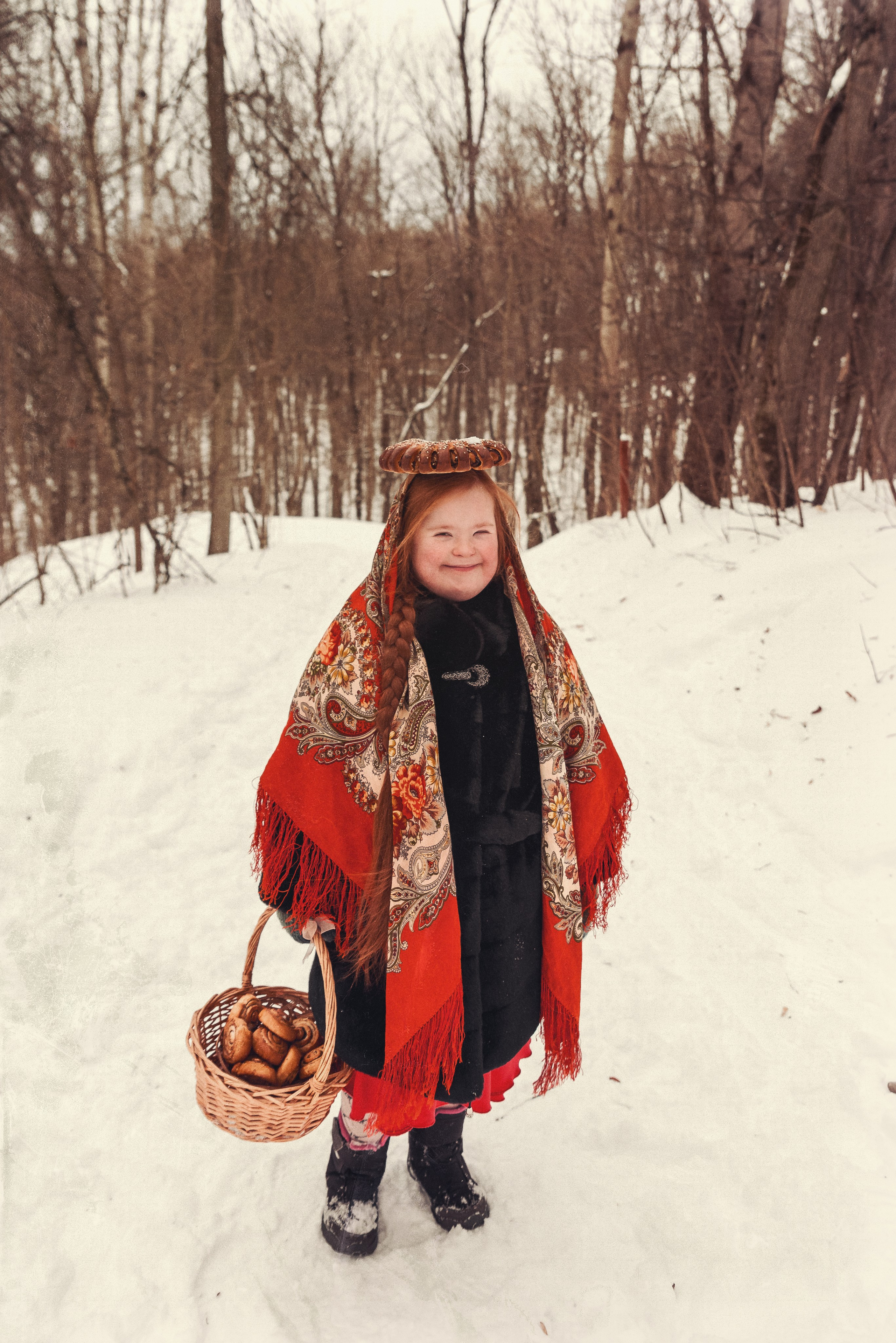 Варя и волк — по мотивам красной шапочки. Фотограф Крещение Венчание Москва