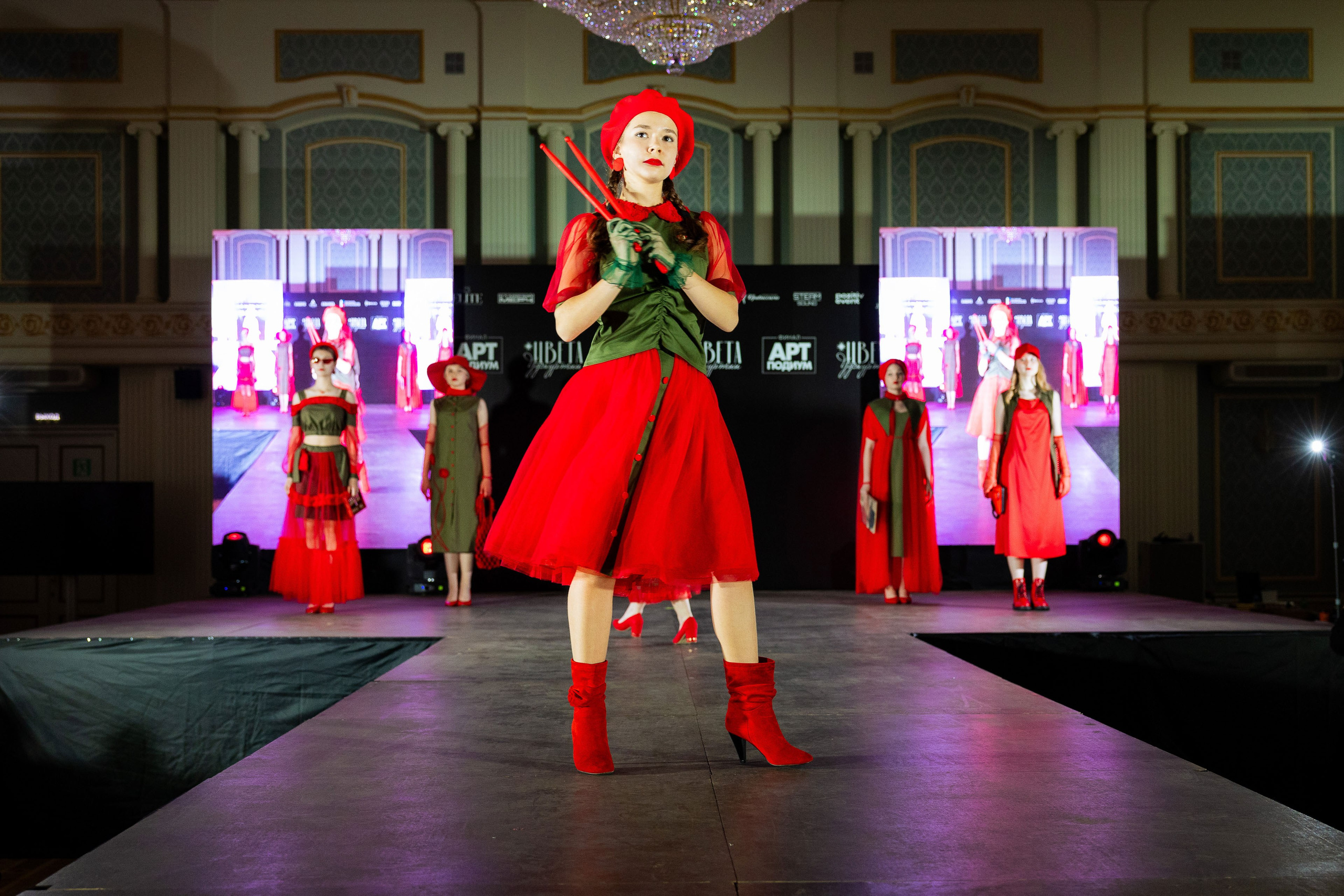 Арт-подиум «Цвета Удмуртии». Показ мод [25/10/24]. Фотограф Виноградов Константин