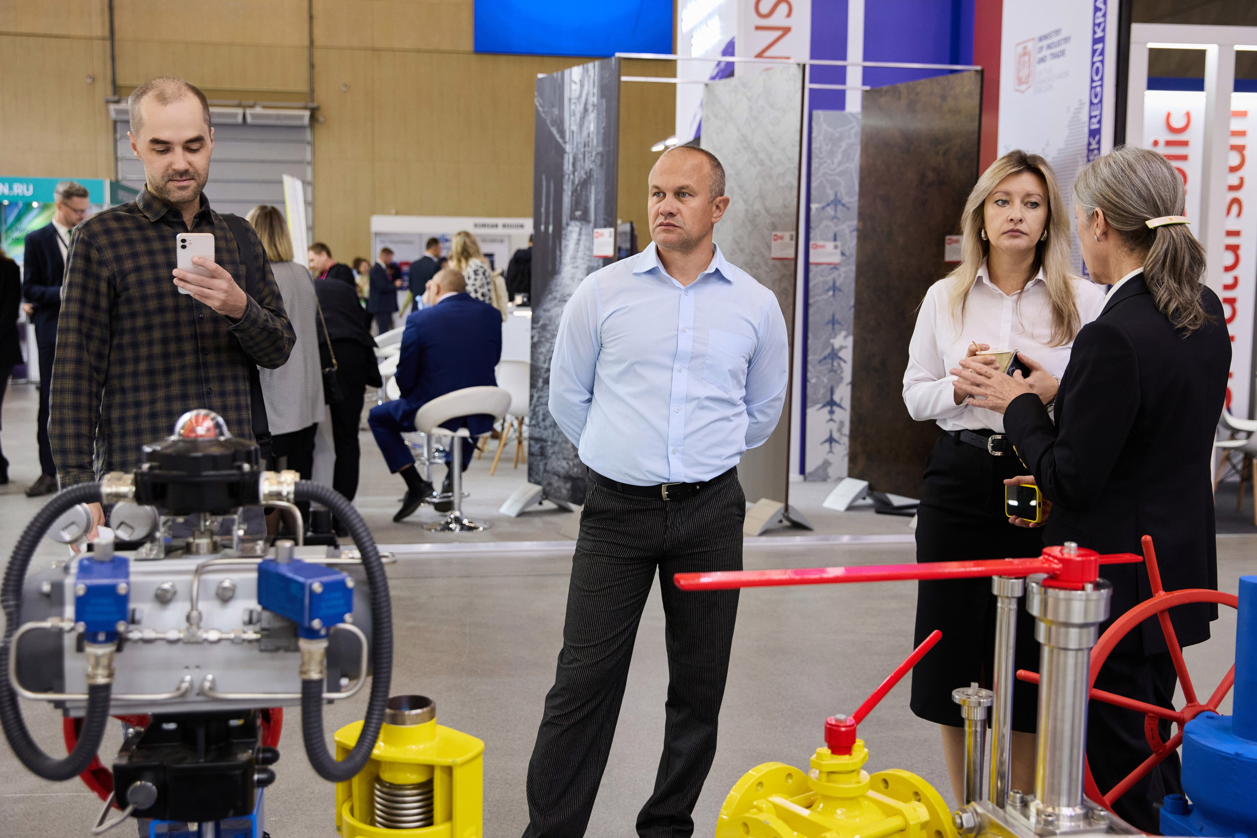 Выставка. Свадебная, репортажная фотосъемка и видеосъемка в Минске. Илья и Юлия Ширмановы. Фотограф | Видеограф | Минск