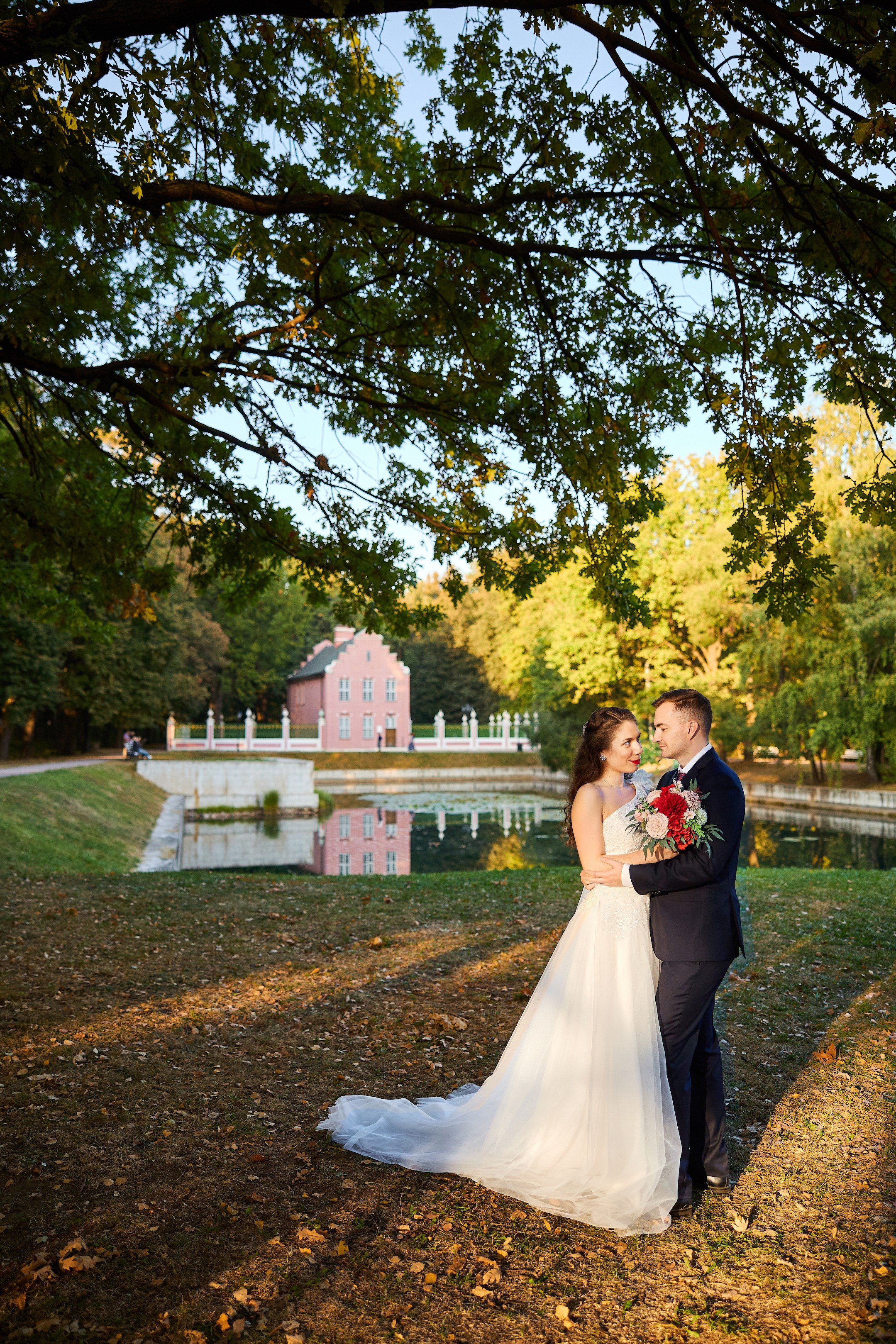 Свадебная фотосессия в Кусково. Свадебный фотограф Сергей Колбинский